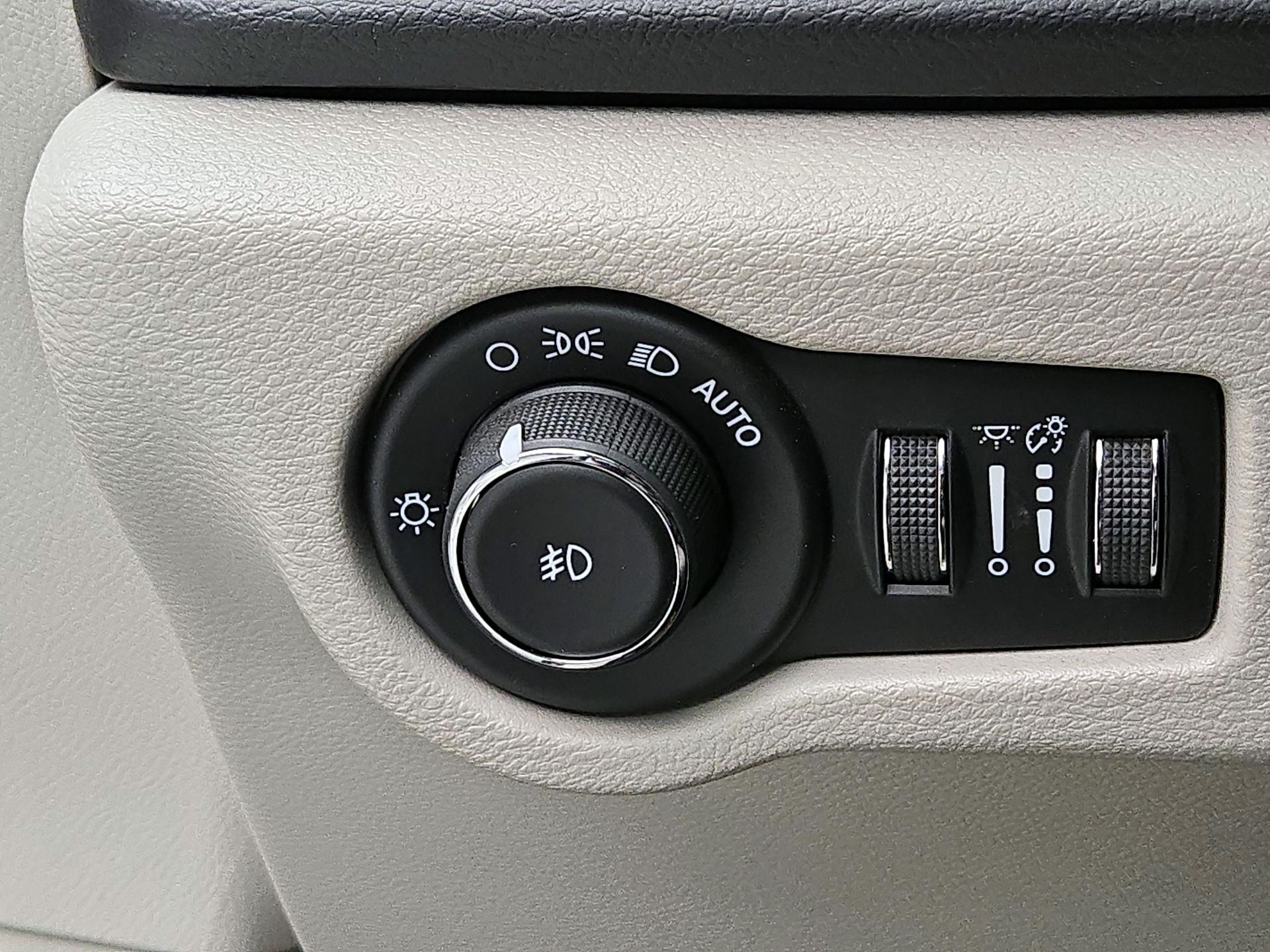 Thumbnail: 2018 Chrysler Pacifica - 13