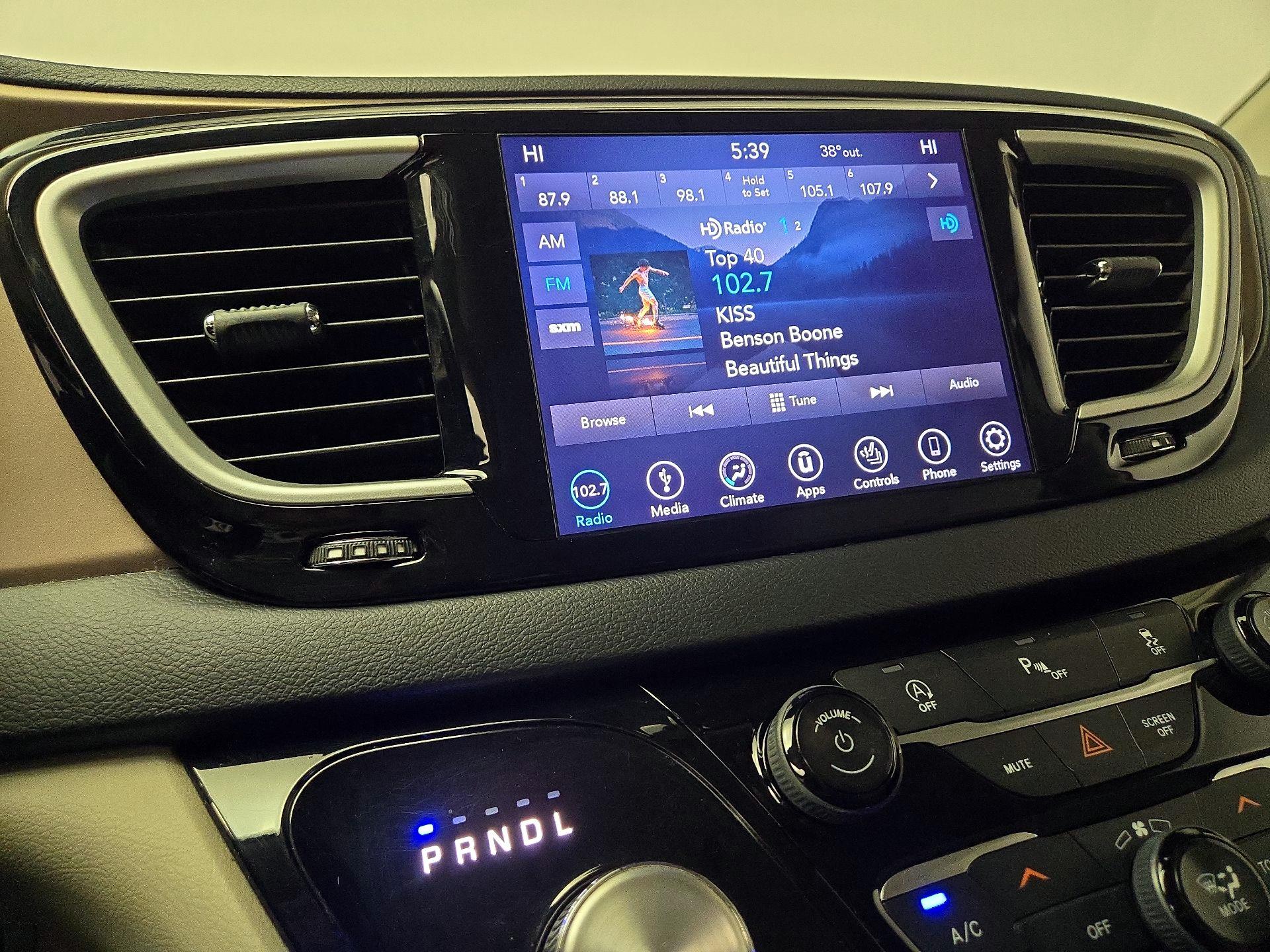 Thumbnail: 2018 Chrysler Pacifica - 15