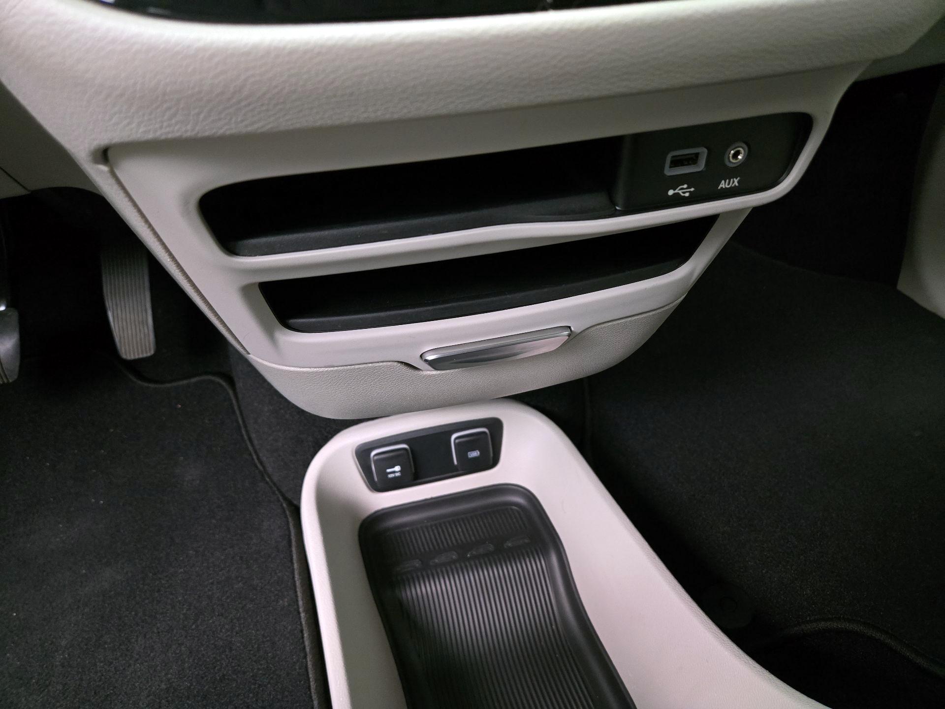 Thumbnail: 2018 Chrysler Pacifica - 18