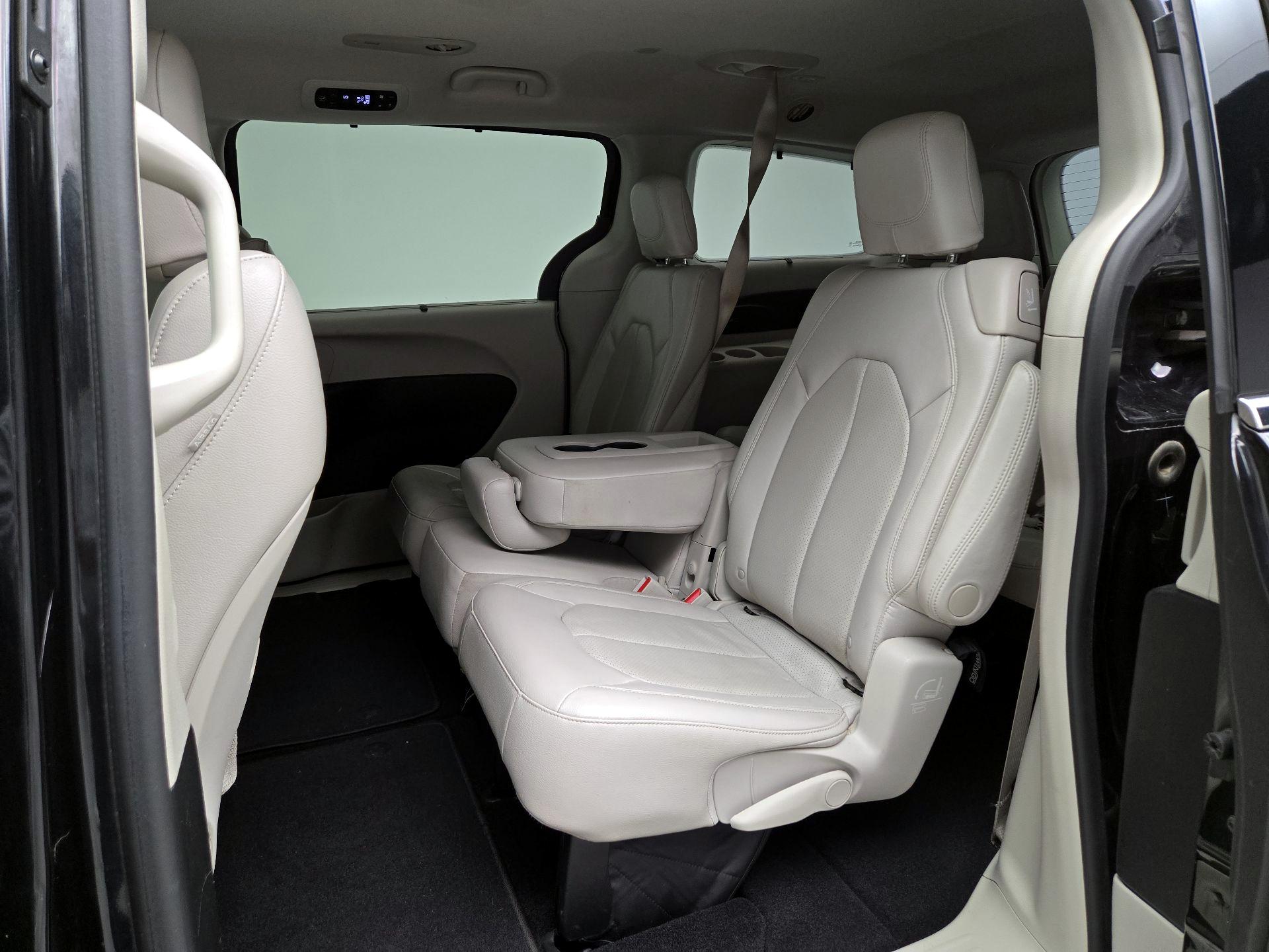 Thumbnail: 2018 Chrysler Pacifica - 19