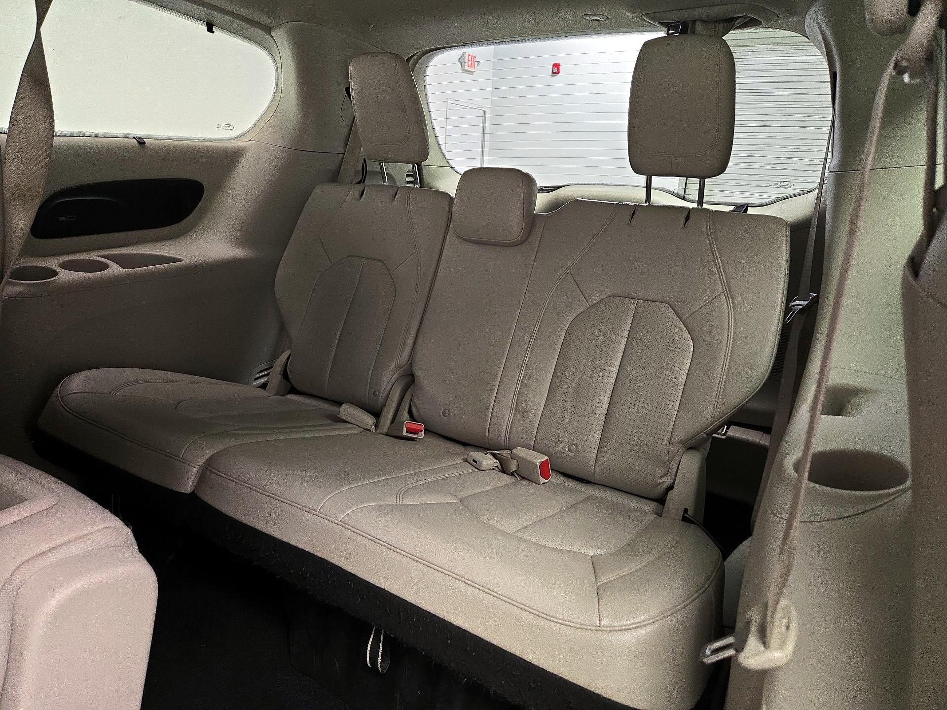 Thumbnail: 2018 Chrysler Pacifica - 20