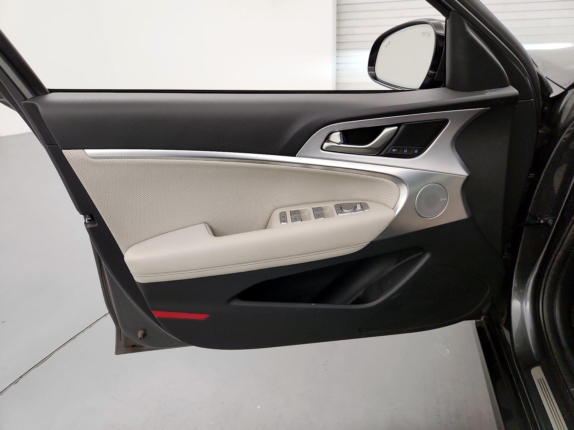 Thumbnail: 2019 Genesis G70 - 12