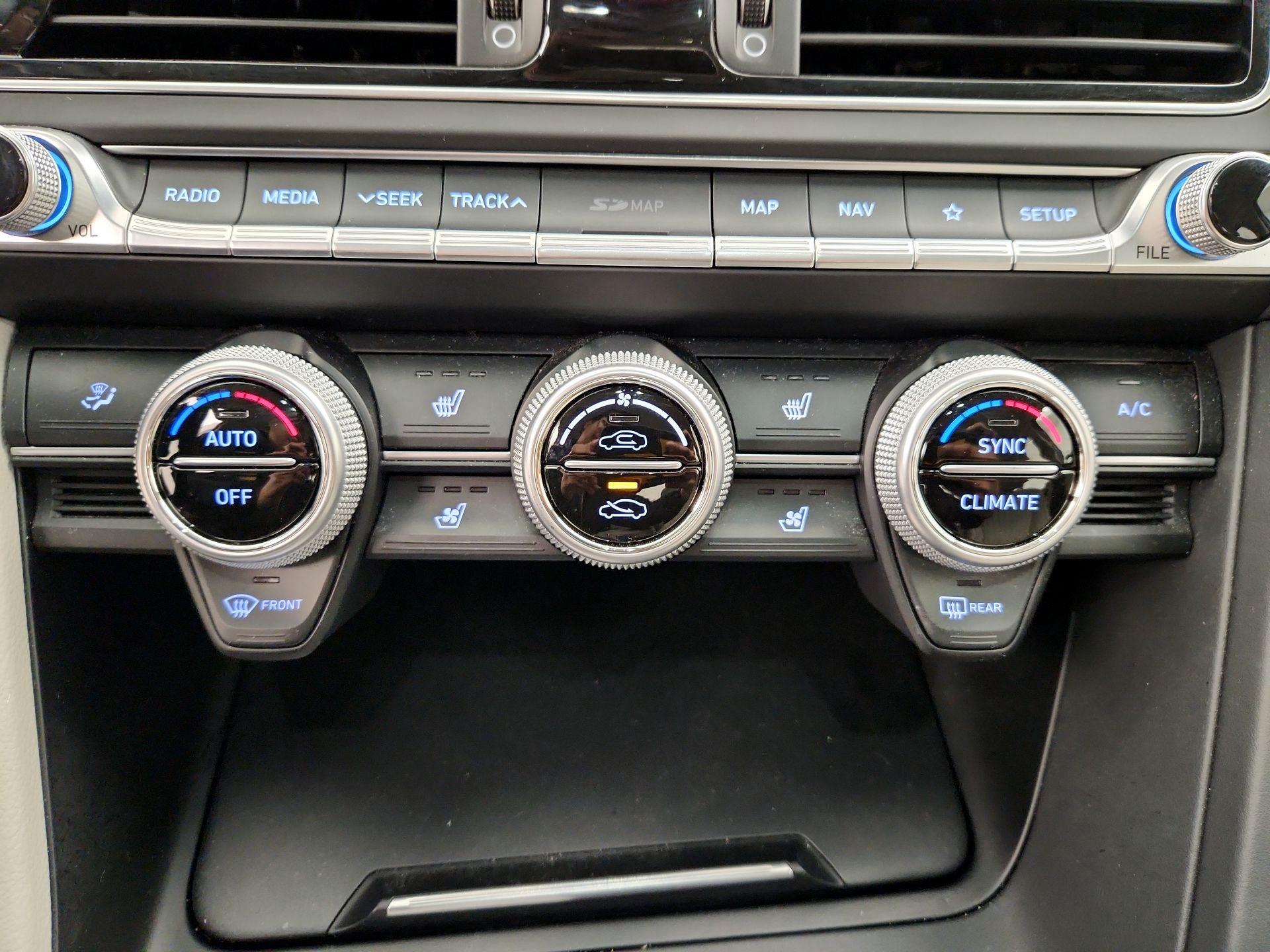 Thumbnail: 2019 Genesis G70 - 16