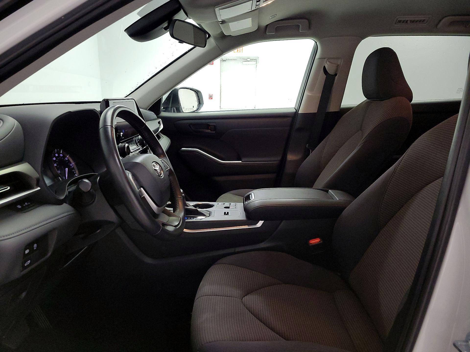 Thumbnail: 2024 Toyota Highlander - 11