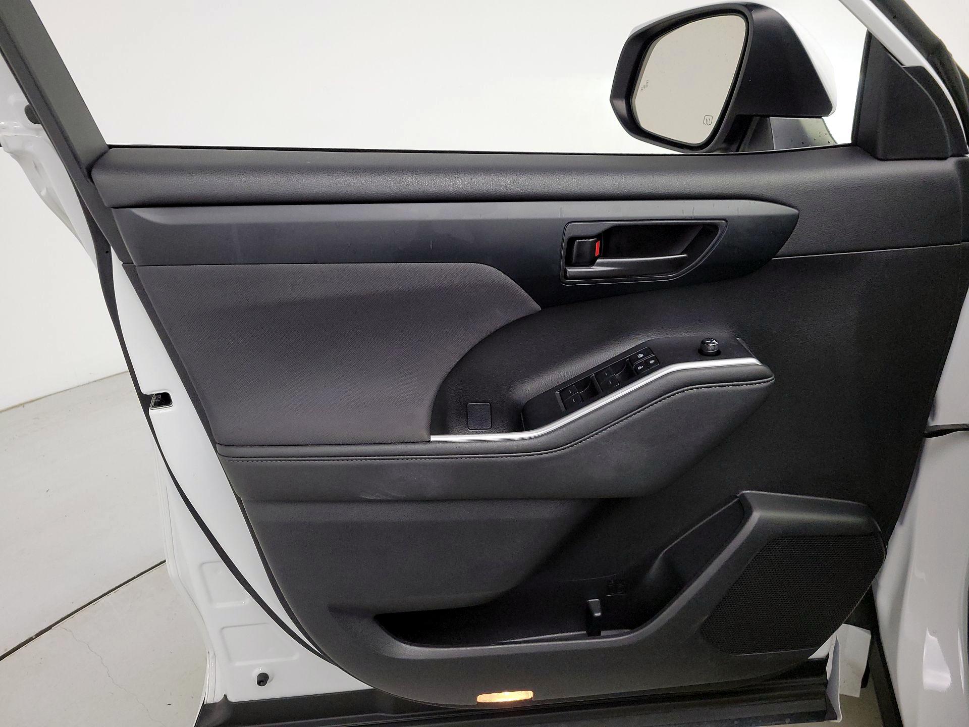 Thumbnail: 2024 Toyota Highlander - 12