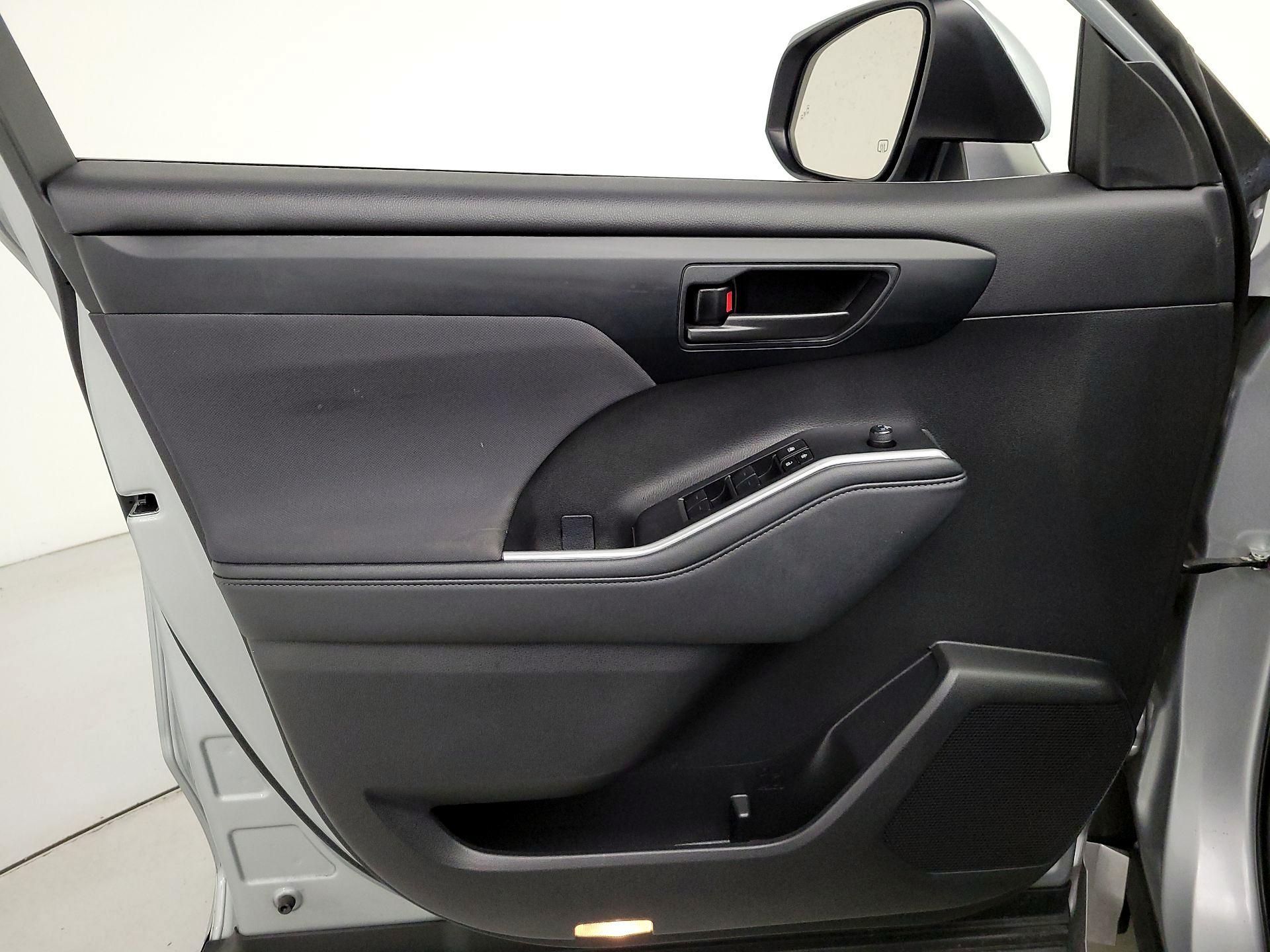 Thumbnail: 2024 Toyota Highlander - 12