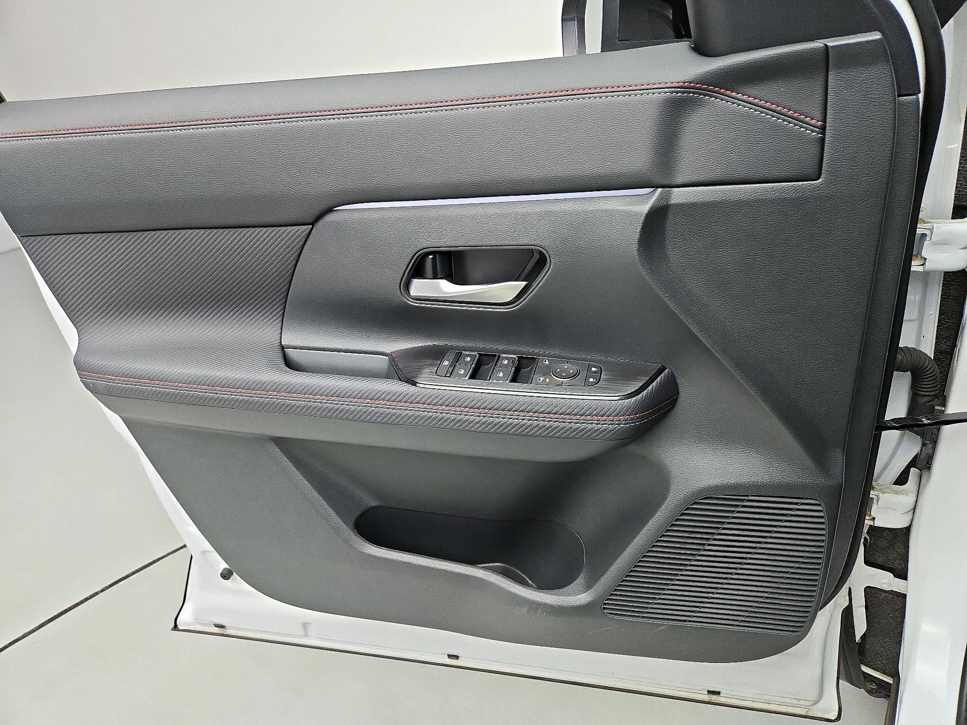 Thumbnail: 2025 Nissan Kicks - 12