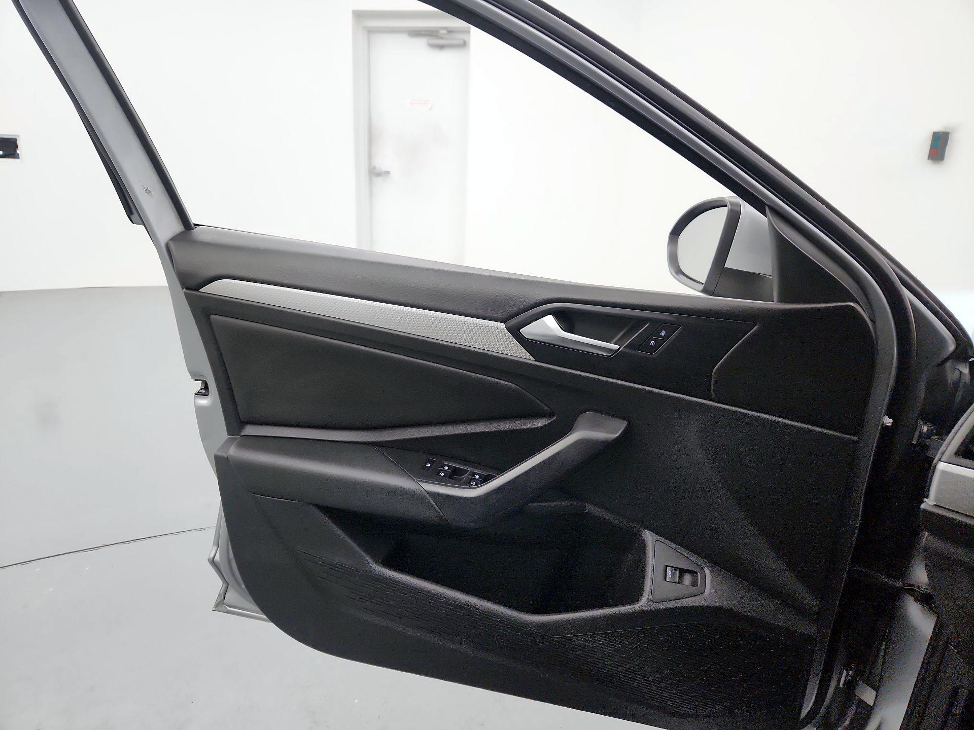 Thumbnail: 2019 Volkswagen Jetta - 12