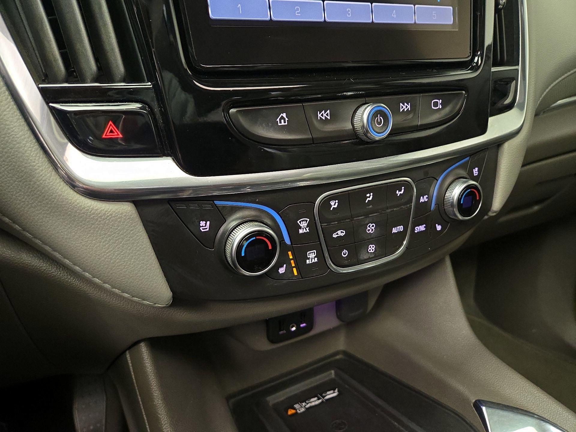 Thumbnail: 2019 Chevrolet Traverse - 17