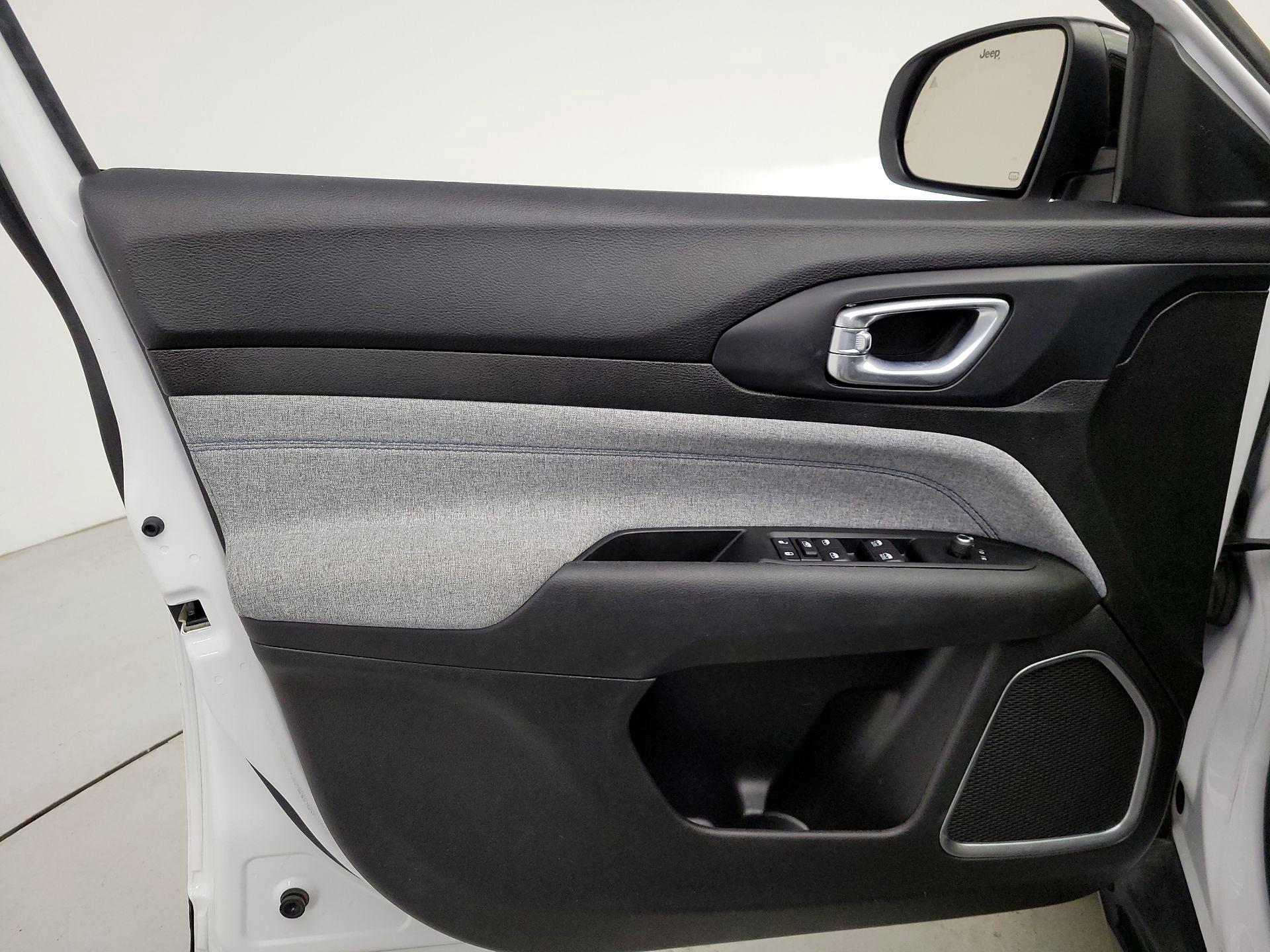 Thumbnail: 2022 Jeep Compass - 12