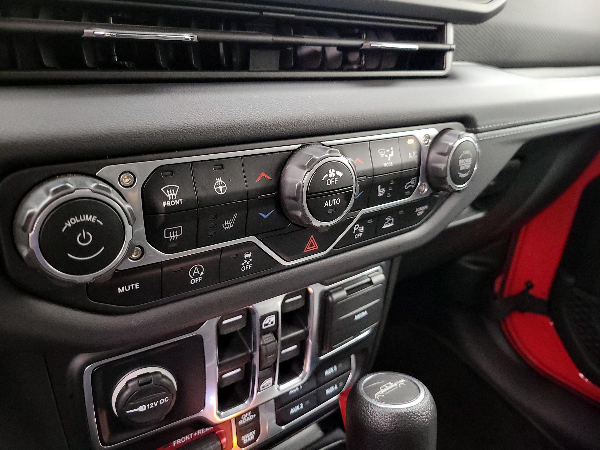 Thumbnail: 2024 Jeep Gladiator - 17