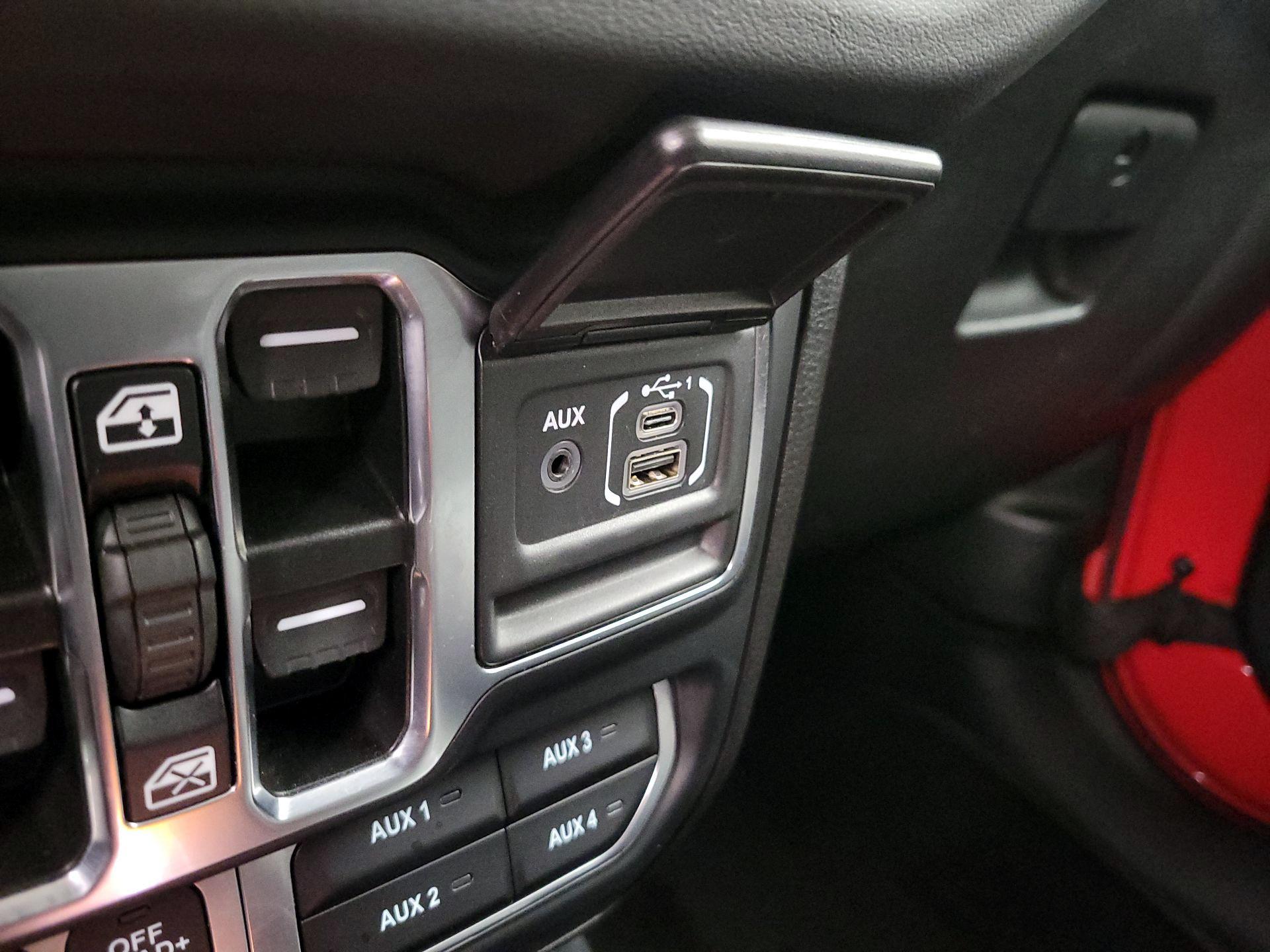 Thumbnail: 2024 Jeep Gladiator - 19