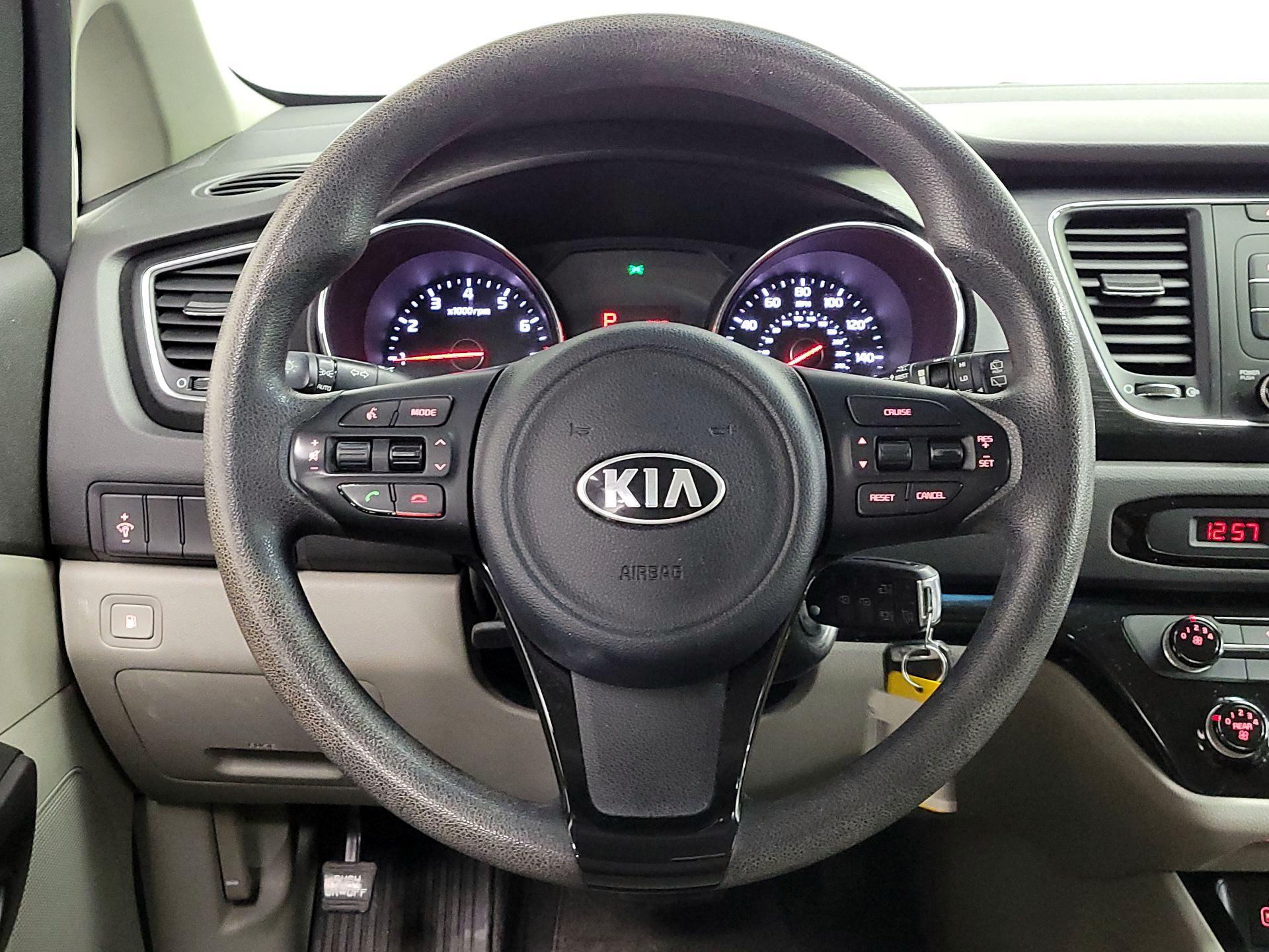 Thumbnail: 2016 Kia Sedona - 10