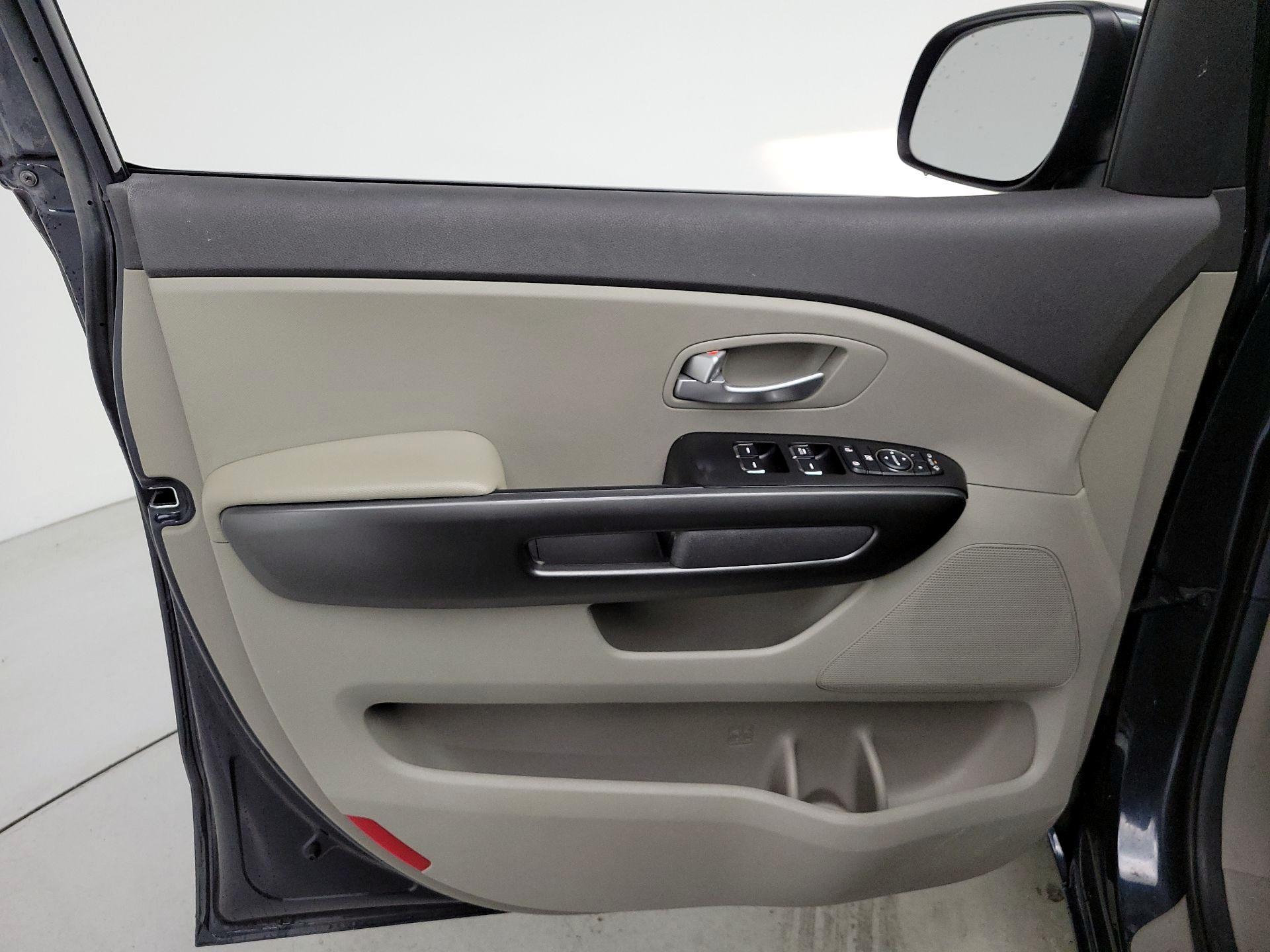 Thumbnail: 2016 Kia Sedona - 12