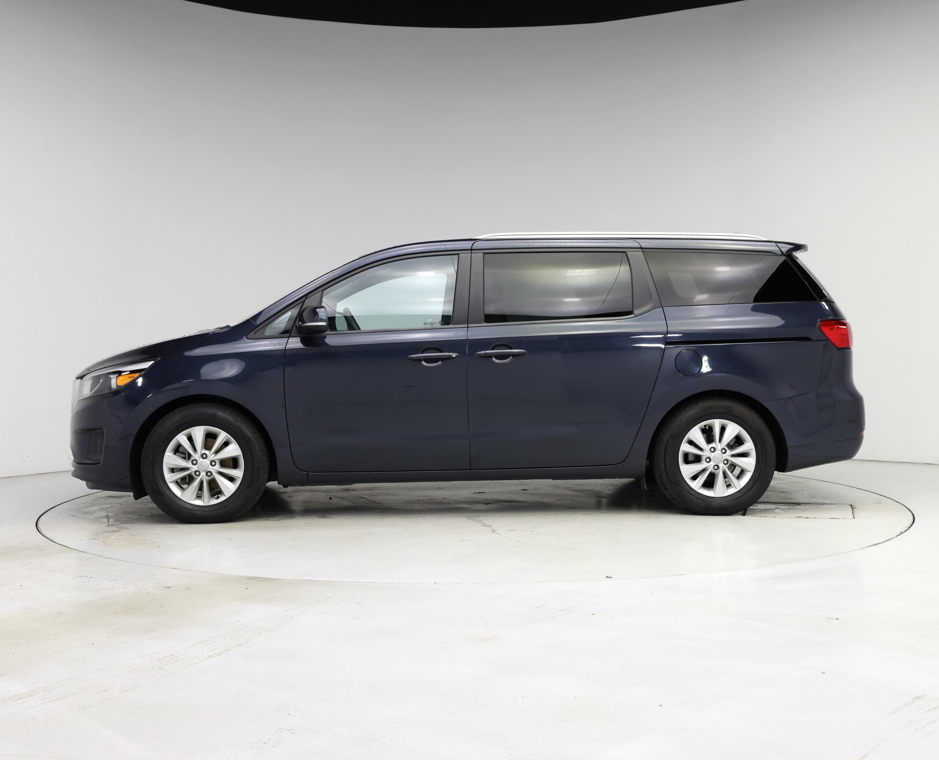 Thumbnail: 2016 Kia Sedona - 3