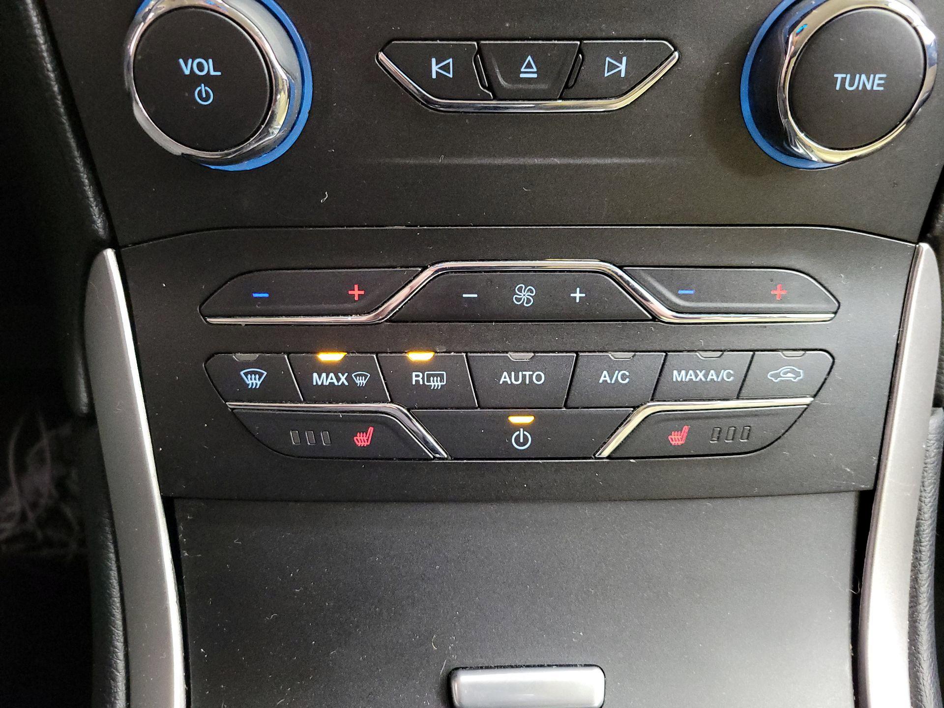 Thumbnail: 2016 Ford Edge - 17