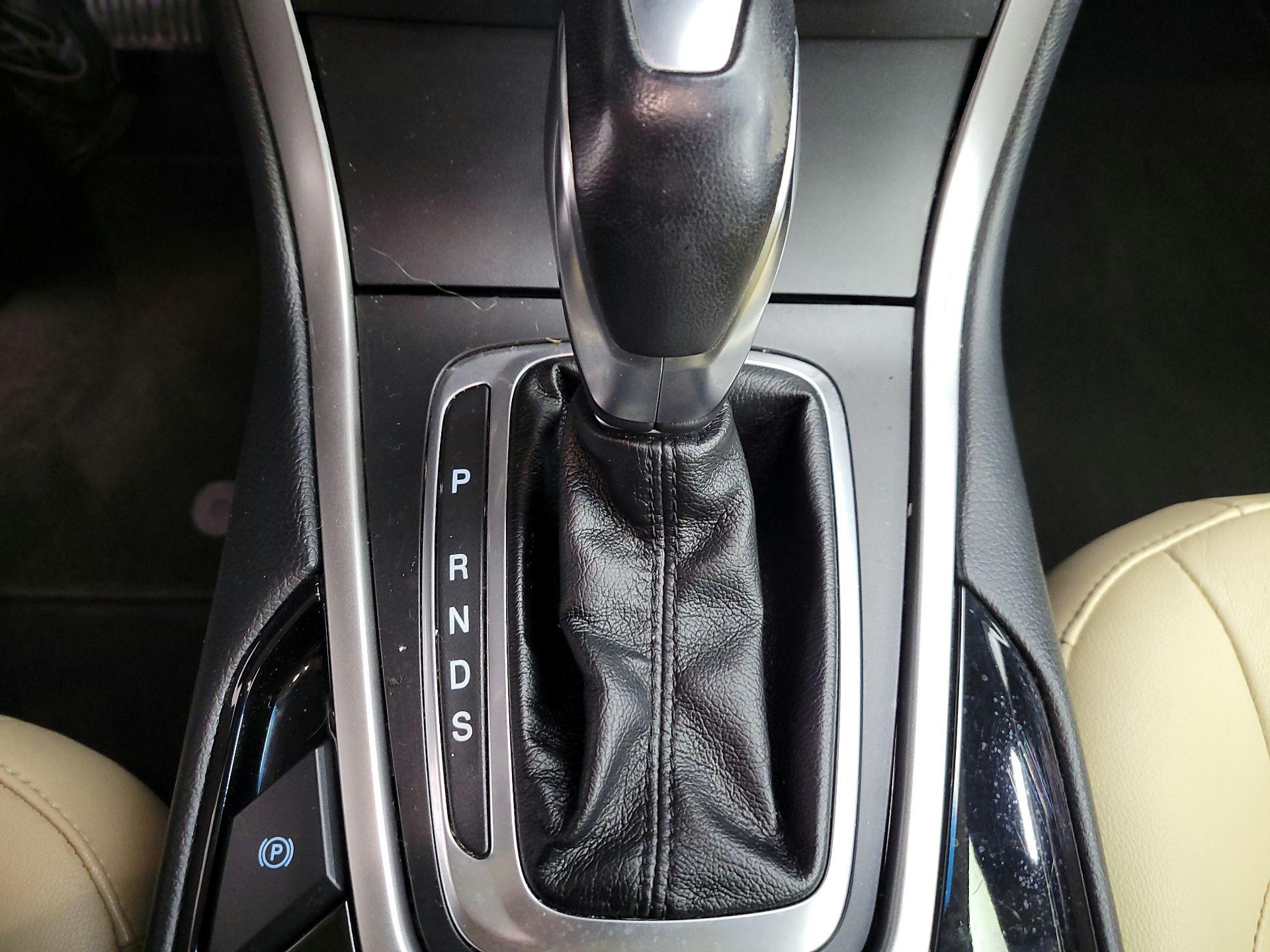 Thumbnail: 2016 Ford Edge - 18