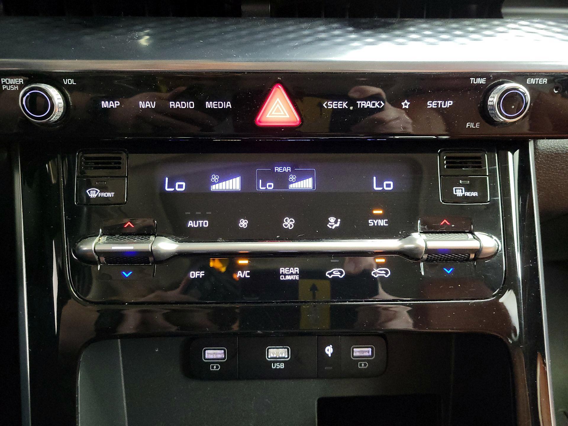 Thumbnail: 2022 Kia Carnival - 17