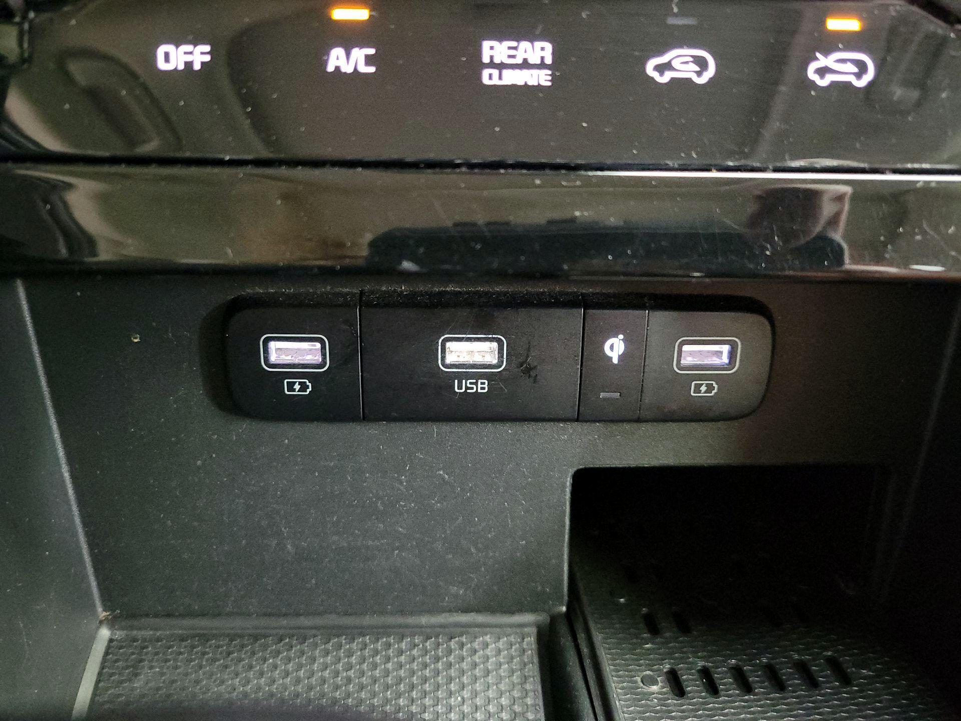 Thumbnail: 2022 Kia Carnival - 19