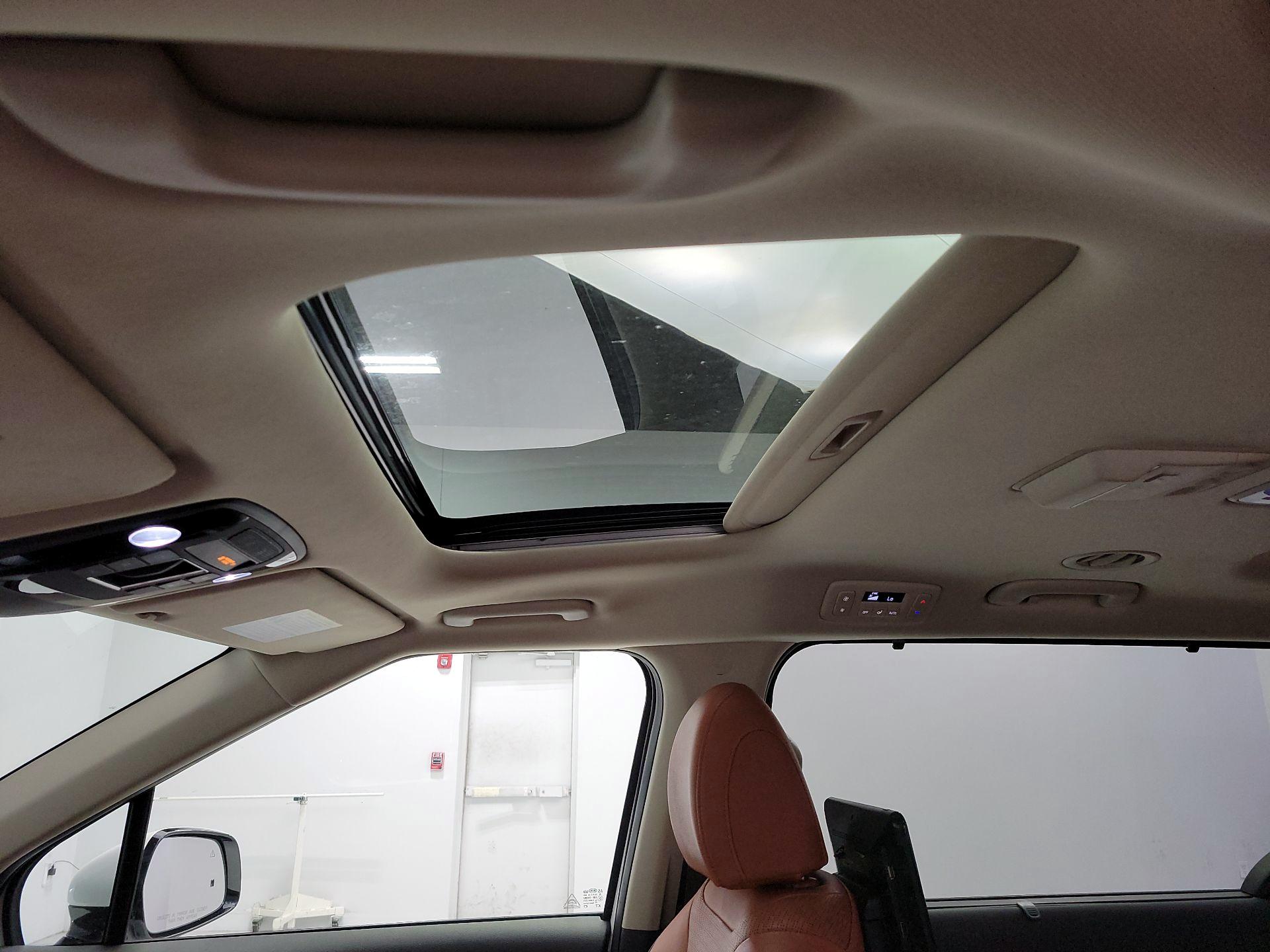 Thumbnail: 2022 Kia Carnival - 20