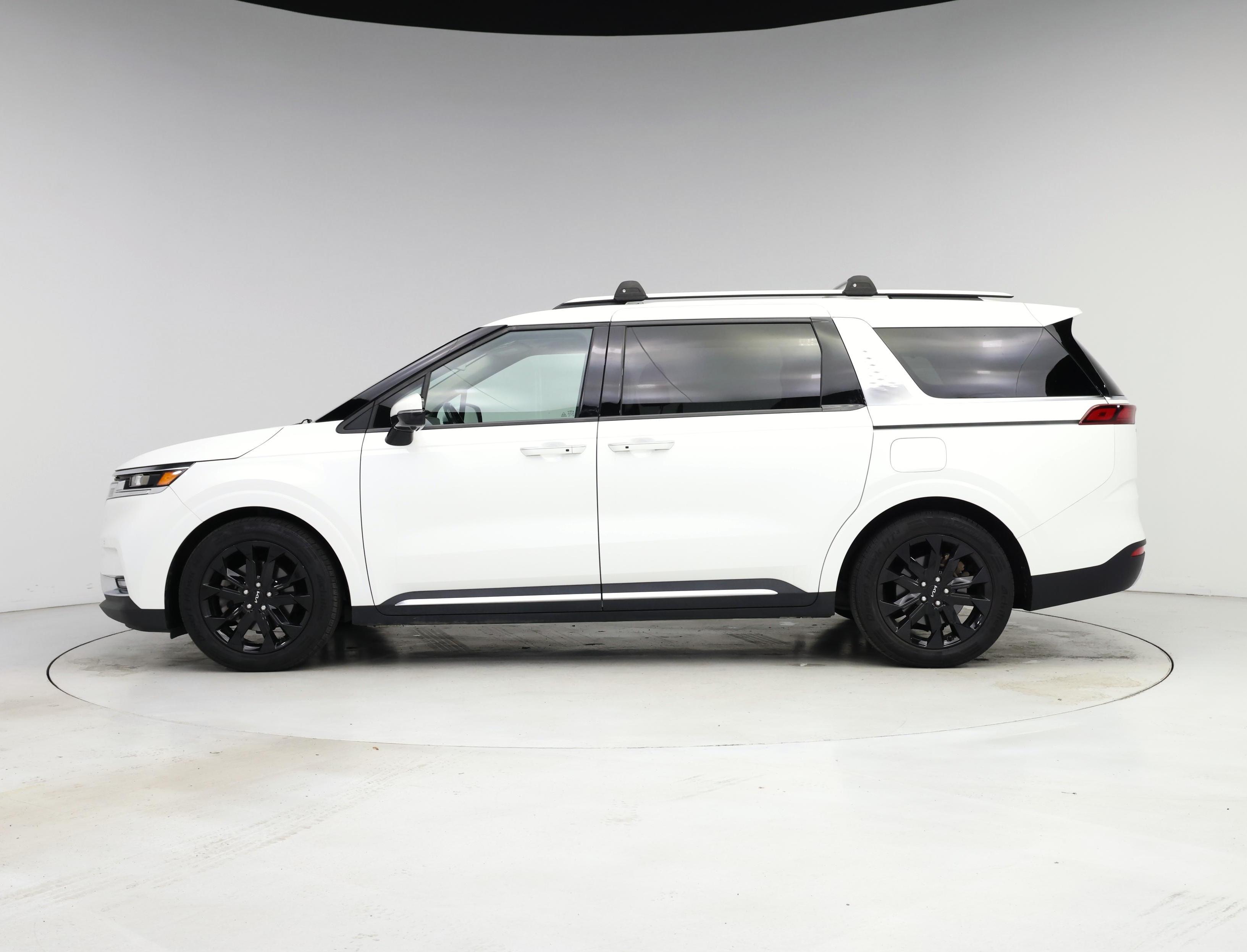 Thumbnail: 2022 Kia Carnival - 3