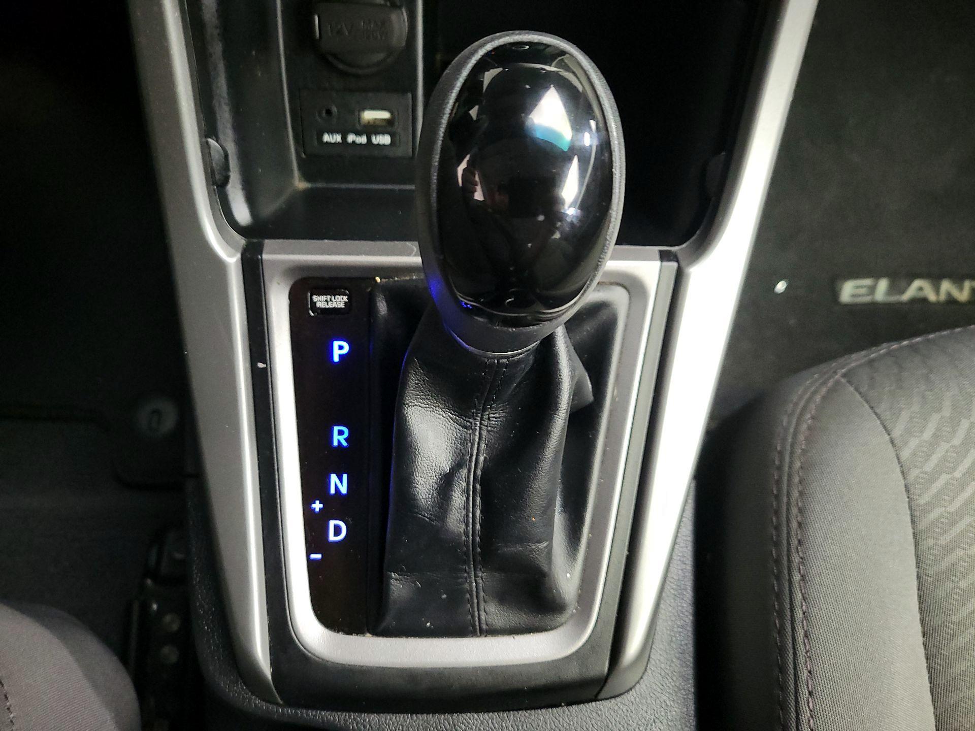 Thumbnail: 2015 Hyundai Elantra - 17