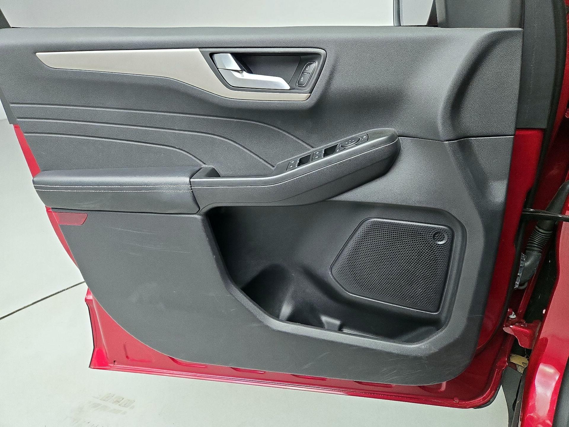 Thumbnail: 2022 Ford Escape - 12