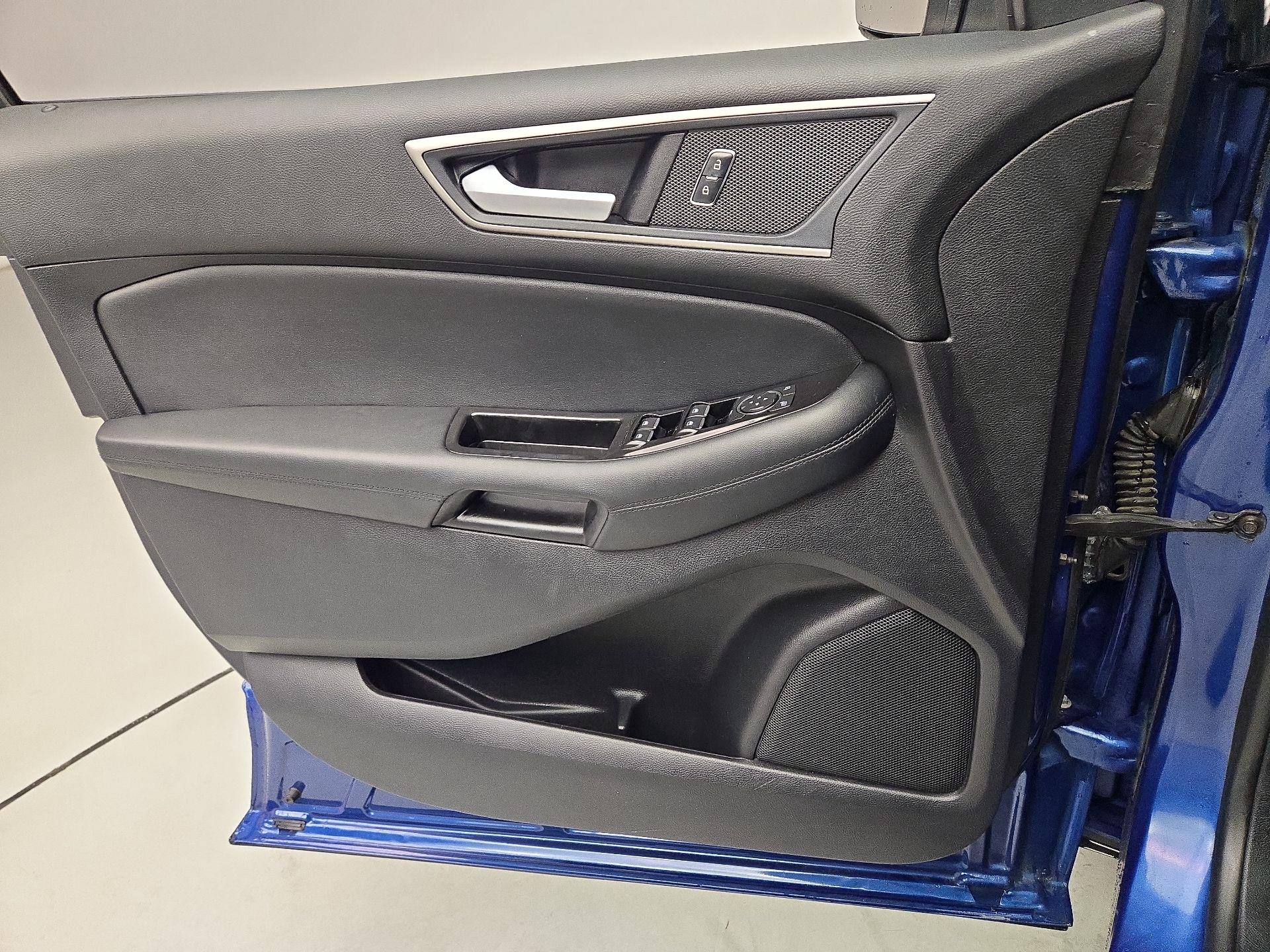 Thumbnail: 2020 Ford Edge - 12