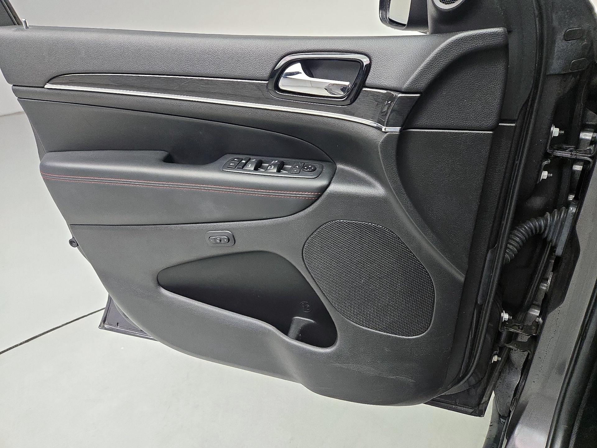 Thumbnail: 2020 Jeep Grand Cherokee - 12