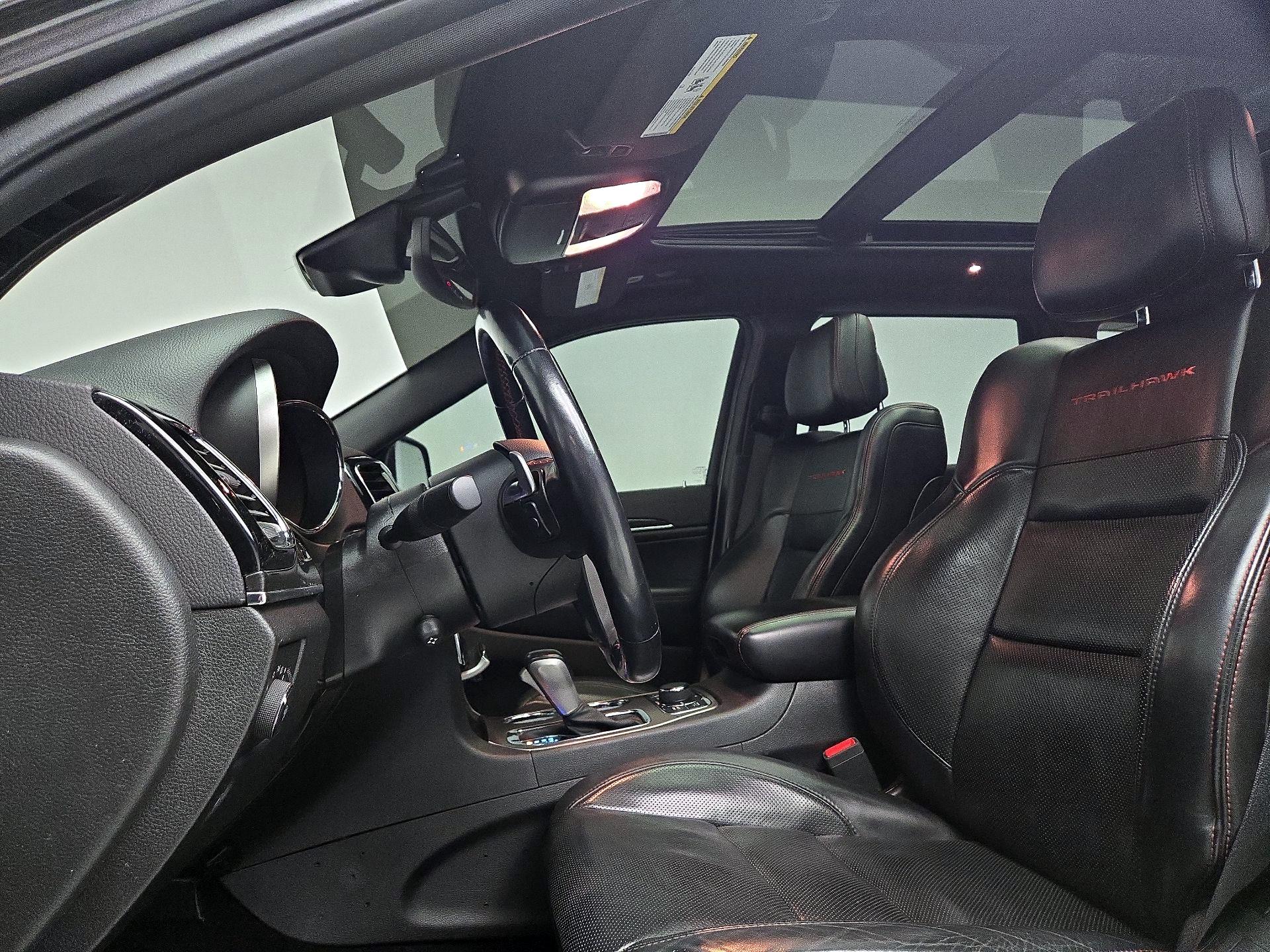 Thumbnail: 2020 Jeep Grand Cherokee - 20