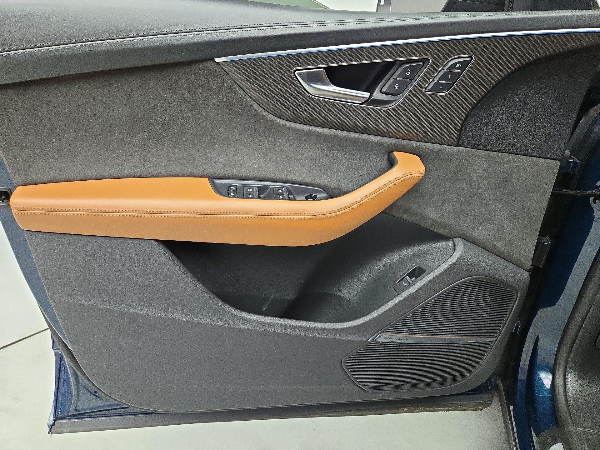 Thumbnail: 2021 Audi RS Q8 - 12