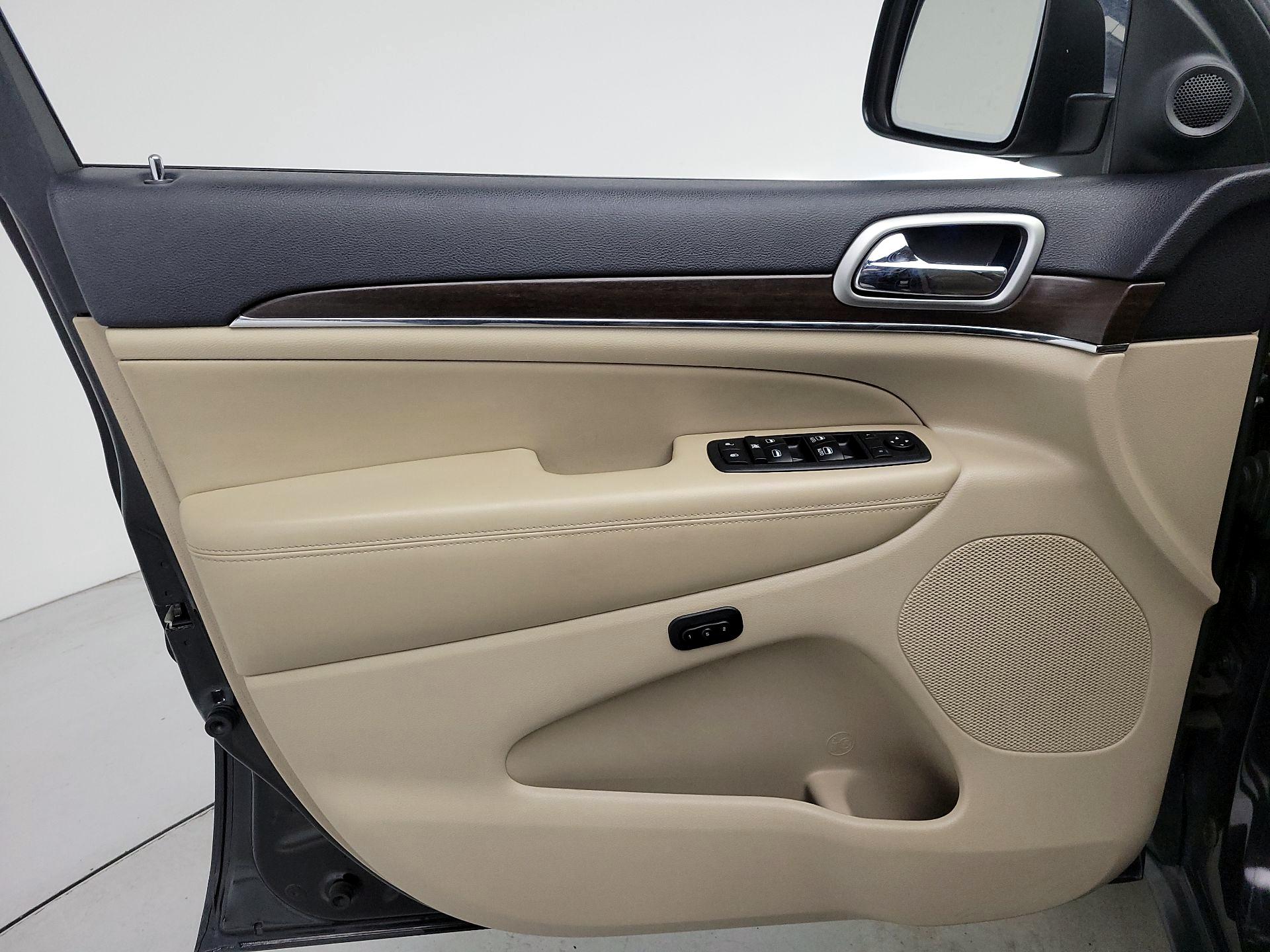 Thumbnail: 2018 Jeep Grand Cherokee - 12