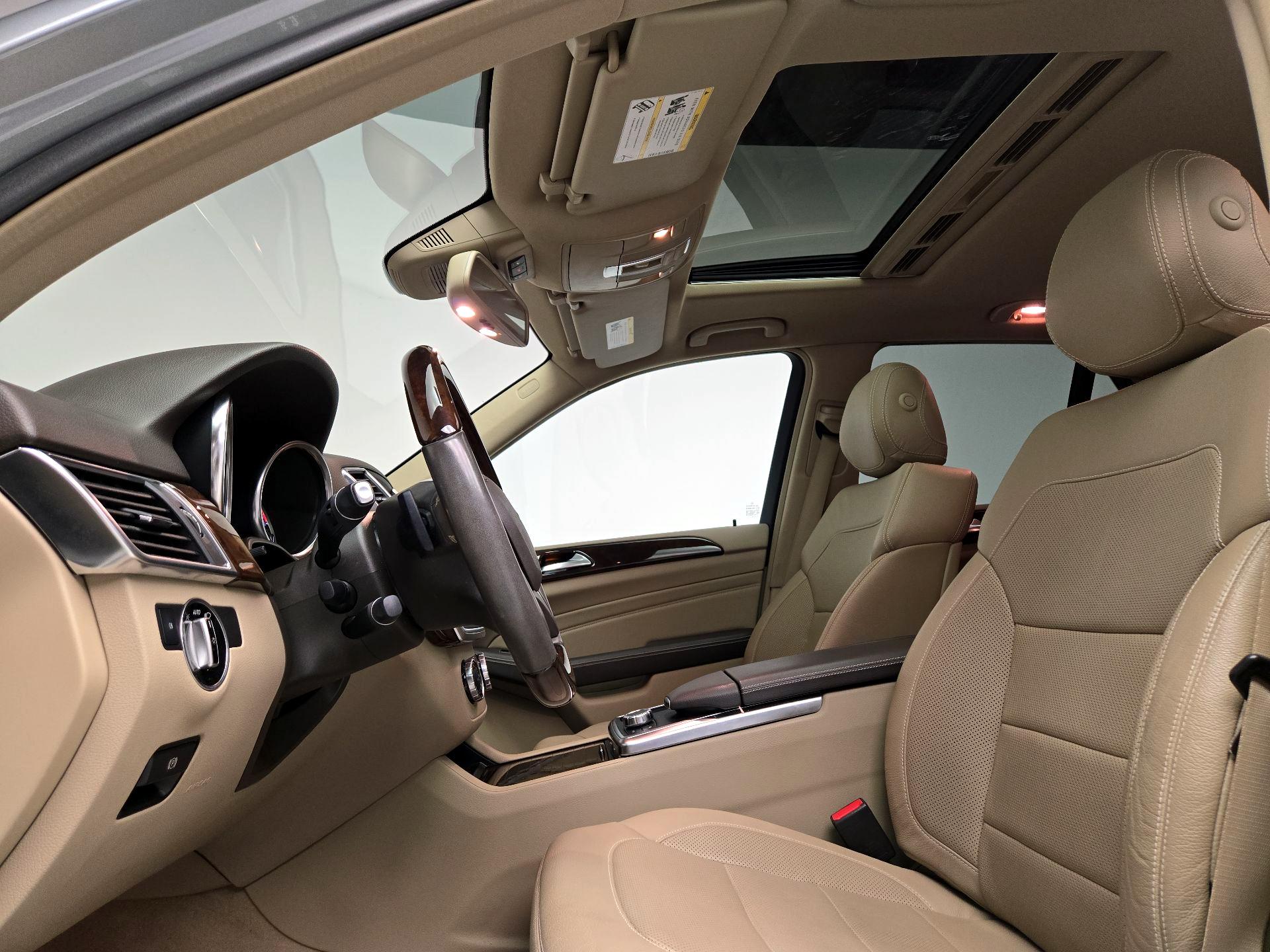 Thumbnail: 2015 Mercedes-Benz M-Class - 20