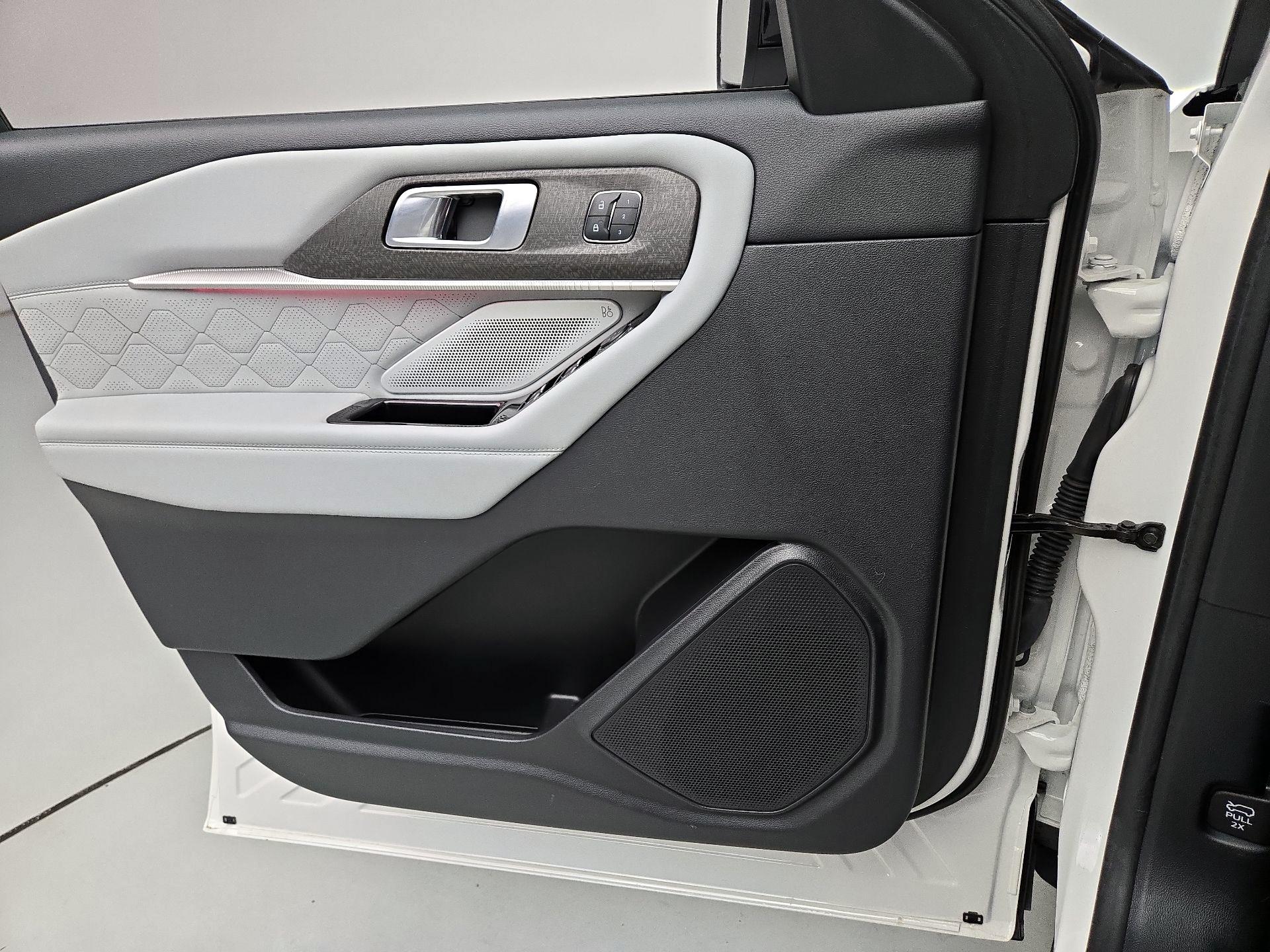 Thumbnail: 2025 Ford Explorer - 12