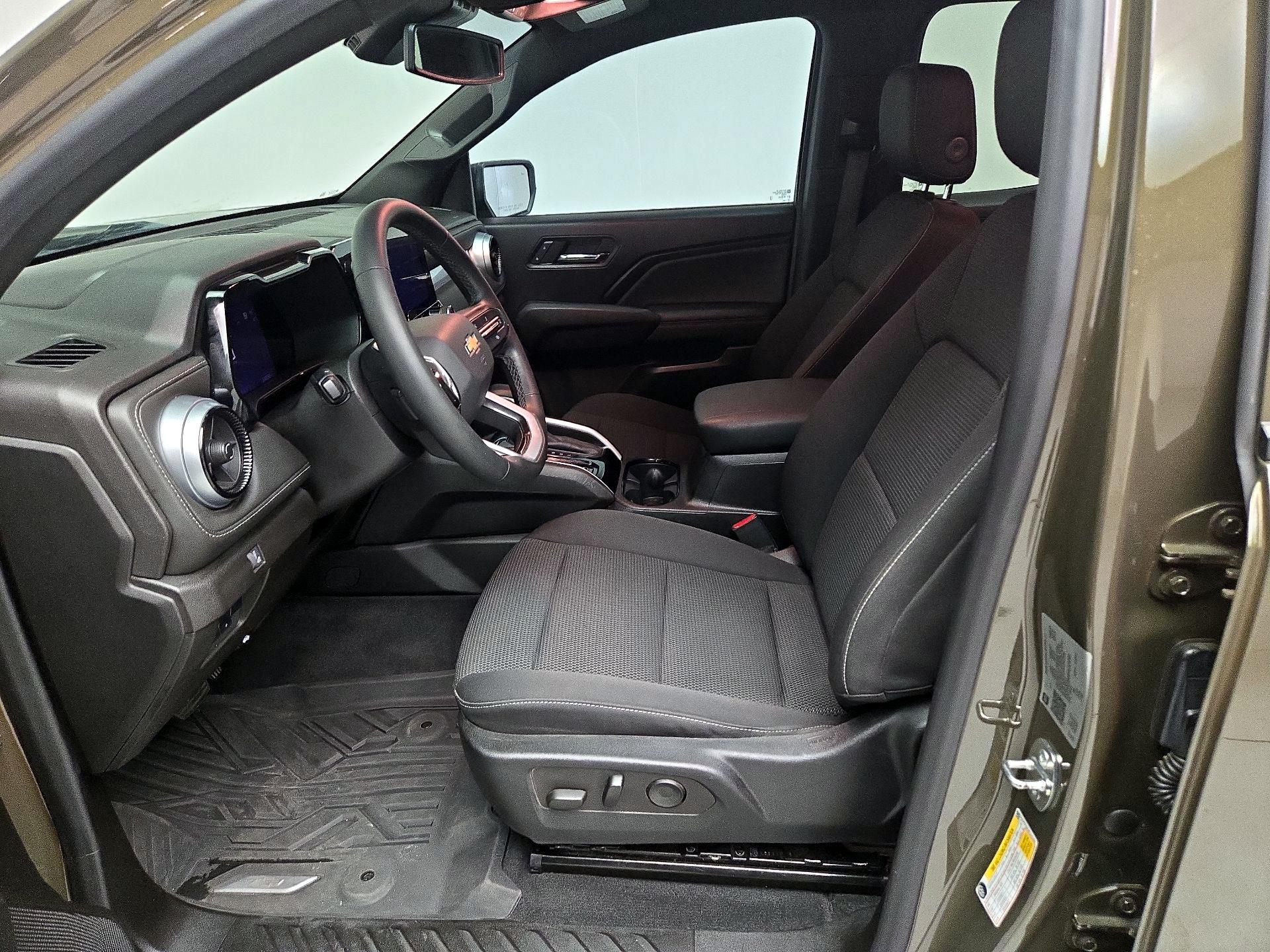 Thumbnail: 2023 Chevrolet Colorado - 11