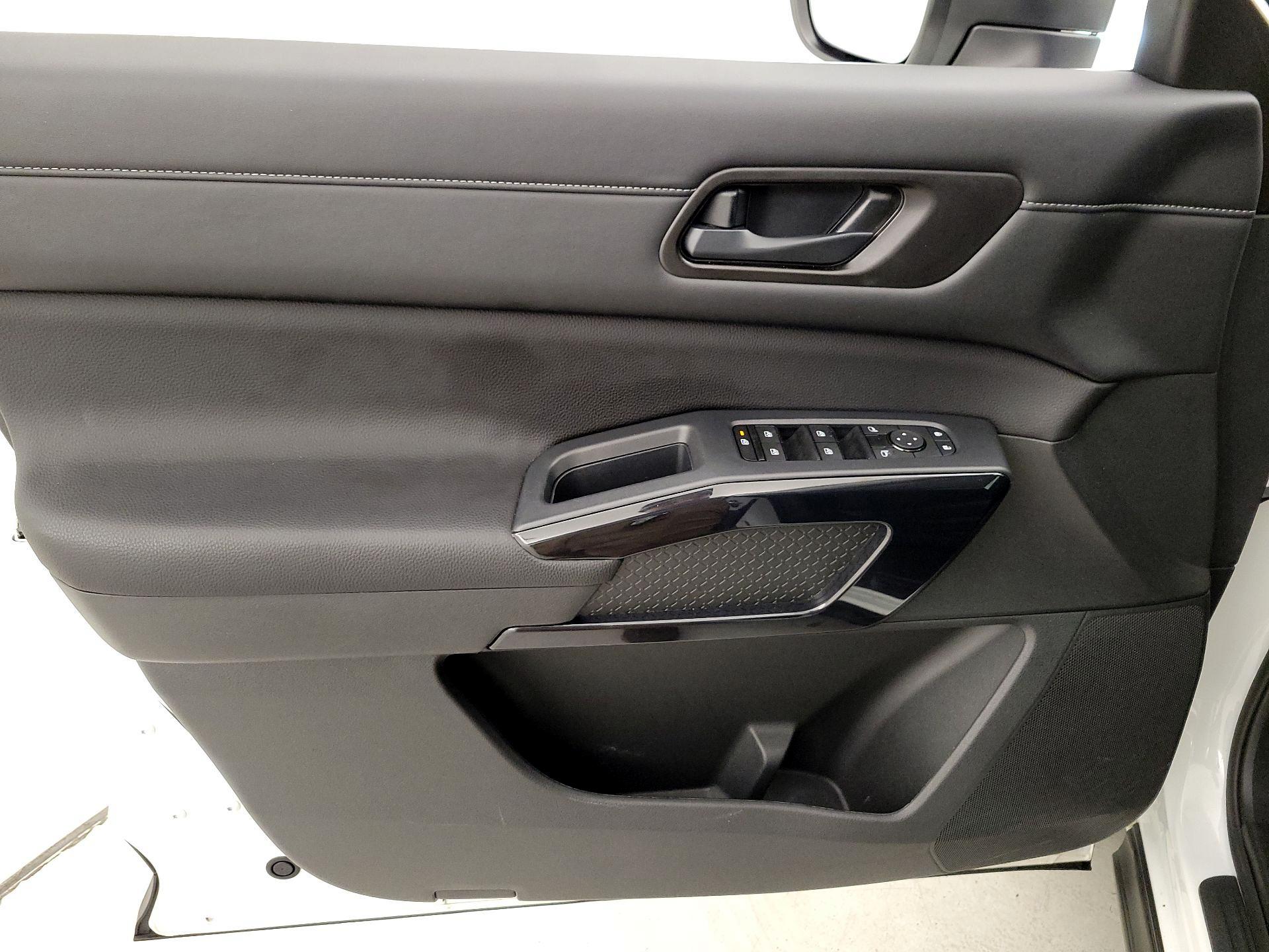 Thumbnail: 2025 Nissan Pathfinder - 12