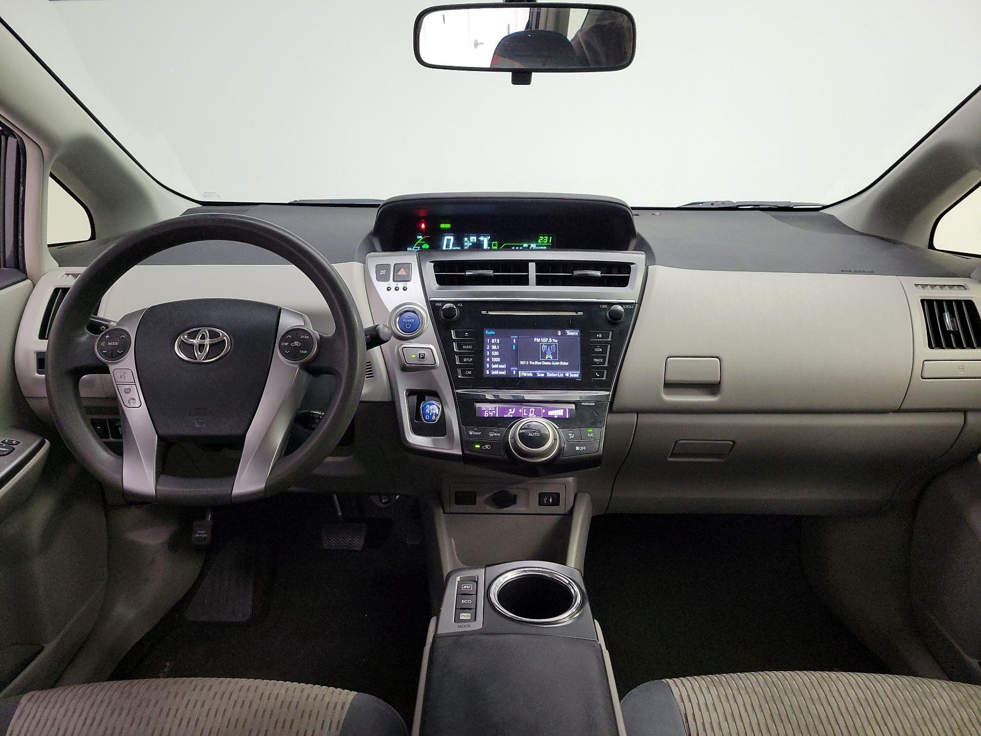 Thumbnail: 2015 Toyota Prius v - 9