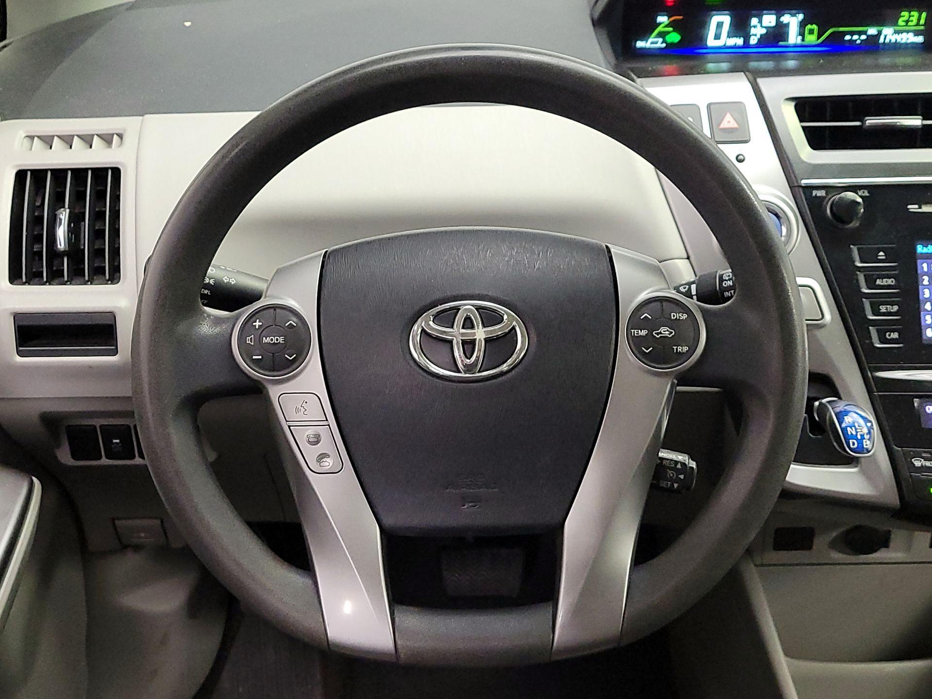 Thumbnail: 2015 Toyota Prius v - 10