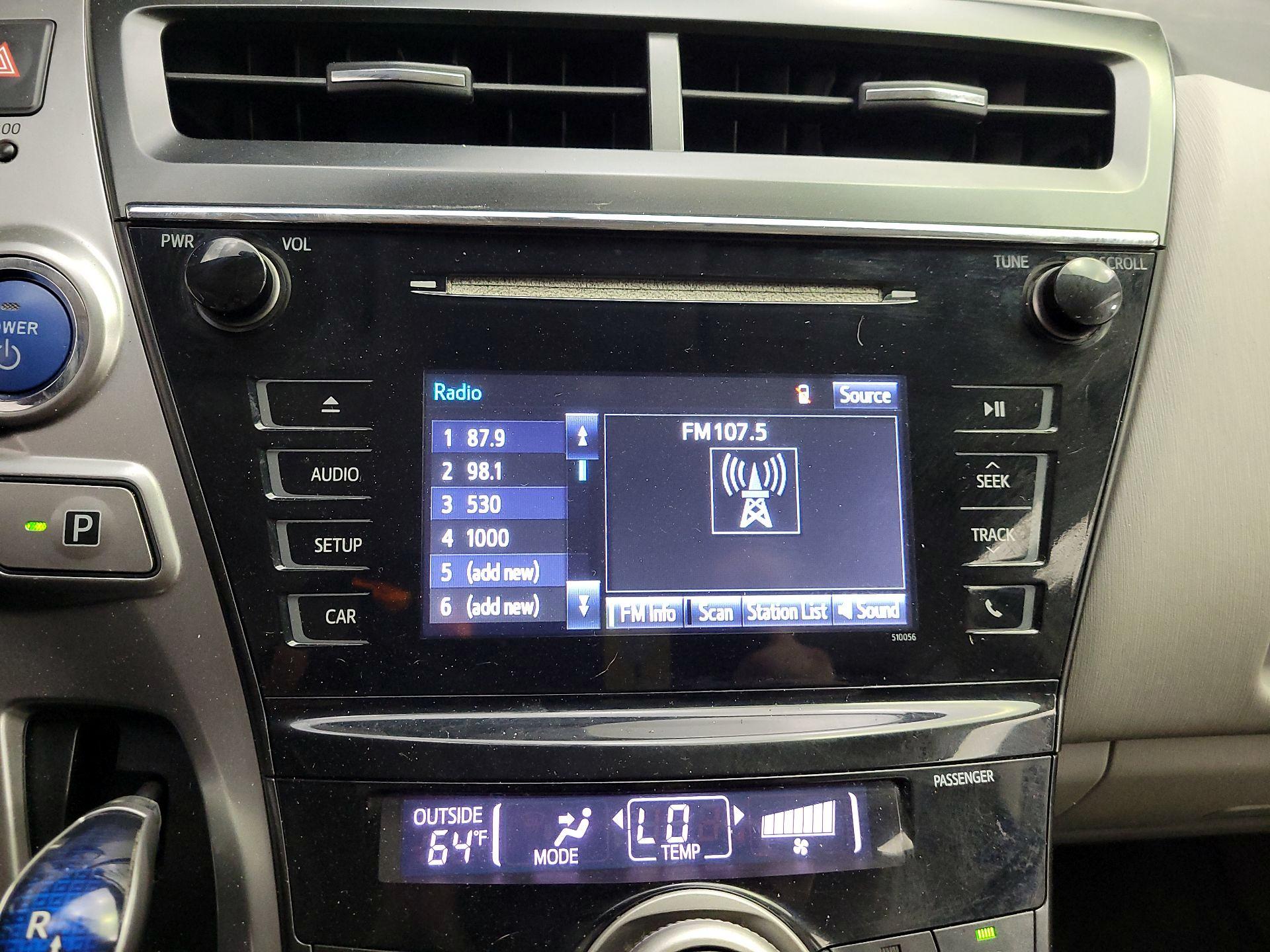 Thumbnail: 2015 Toyota Prius v - 15