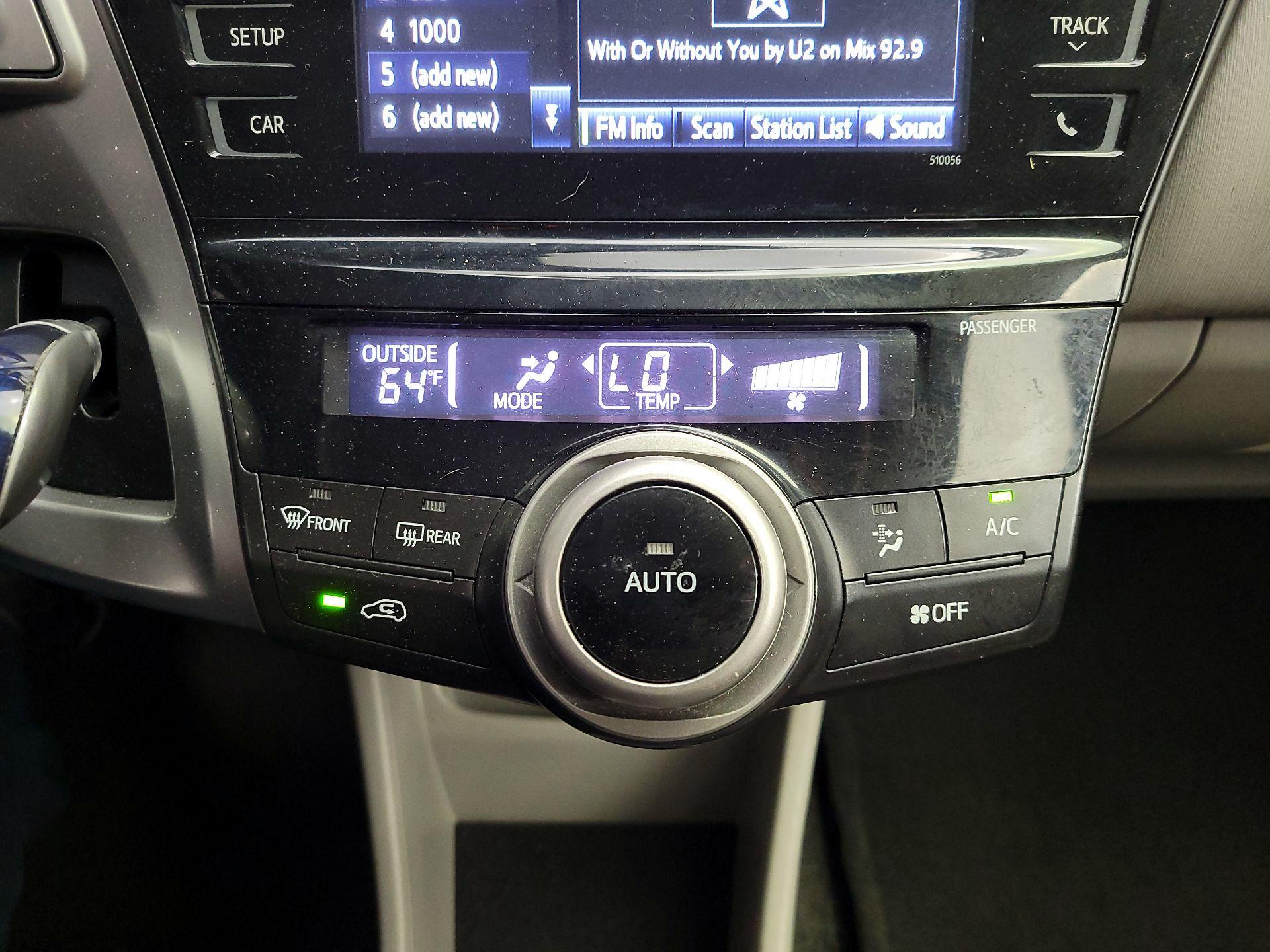 Thumbnail: 2015 Toyota Prius v - 16