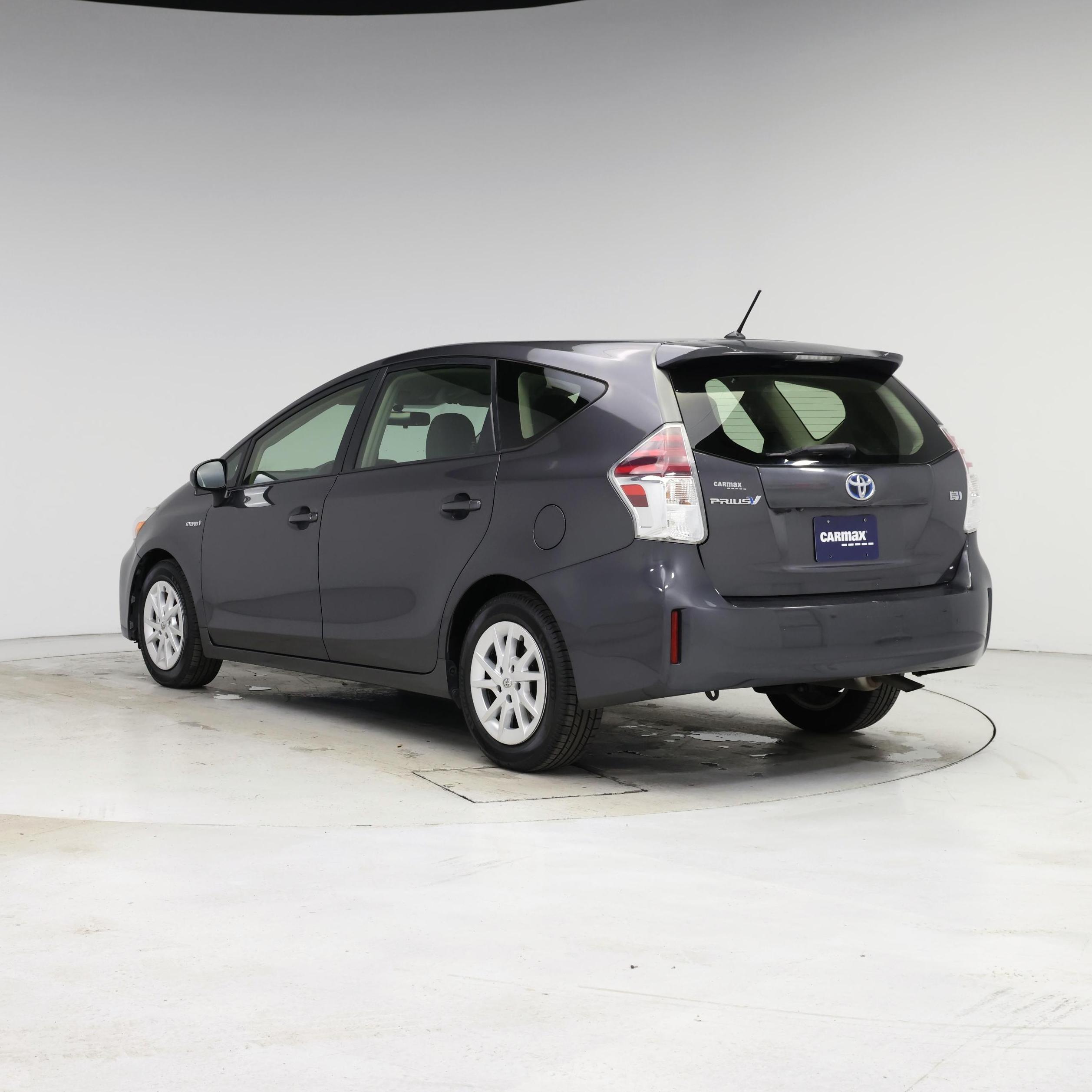 Thumbnail: 2015 Toyota Prius v - 2