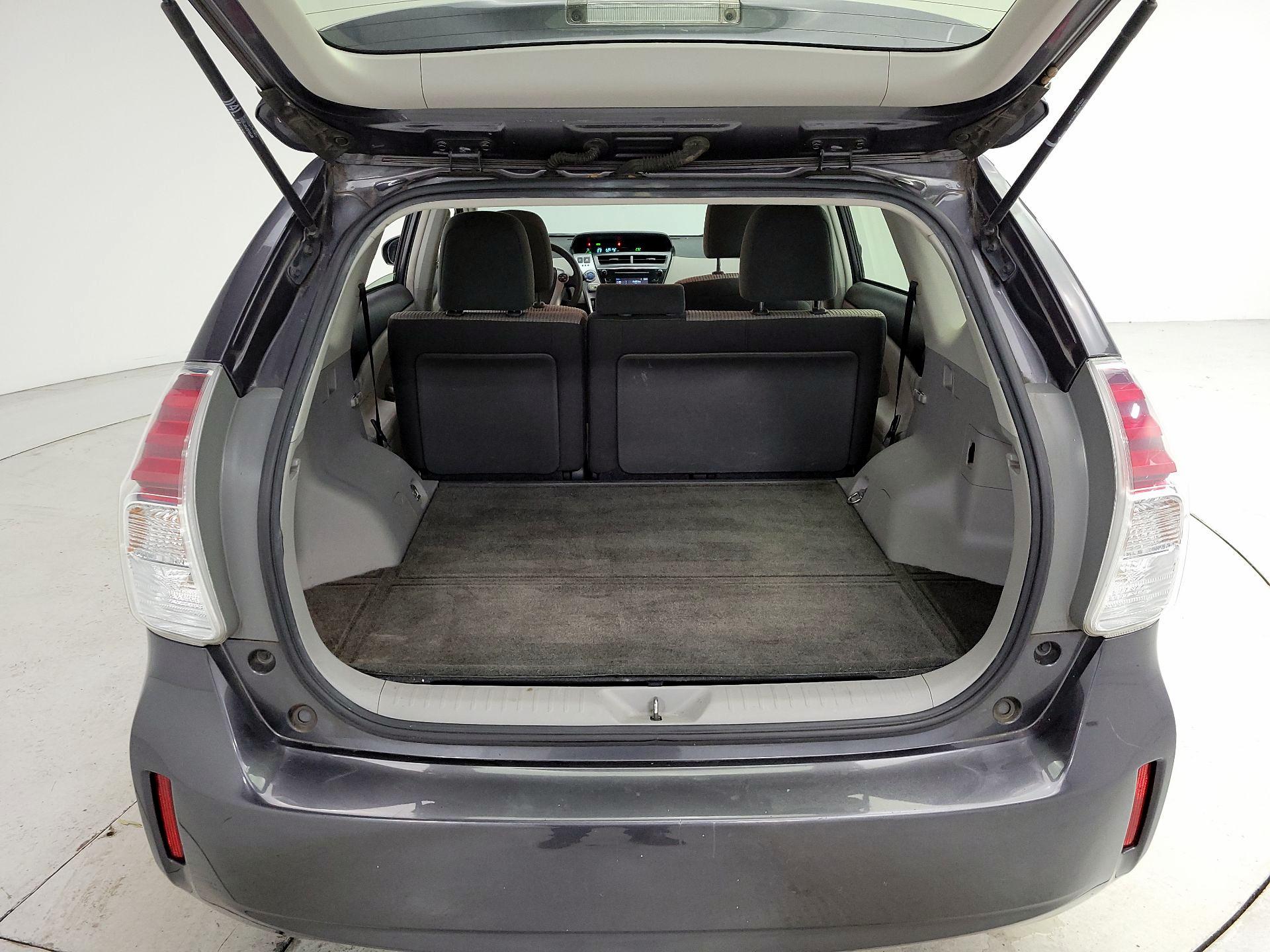 Thumbnail: 2015 Toyota Prius v - 20