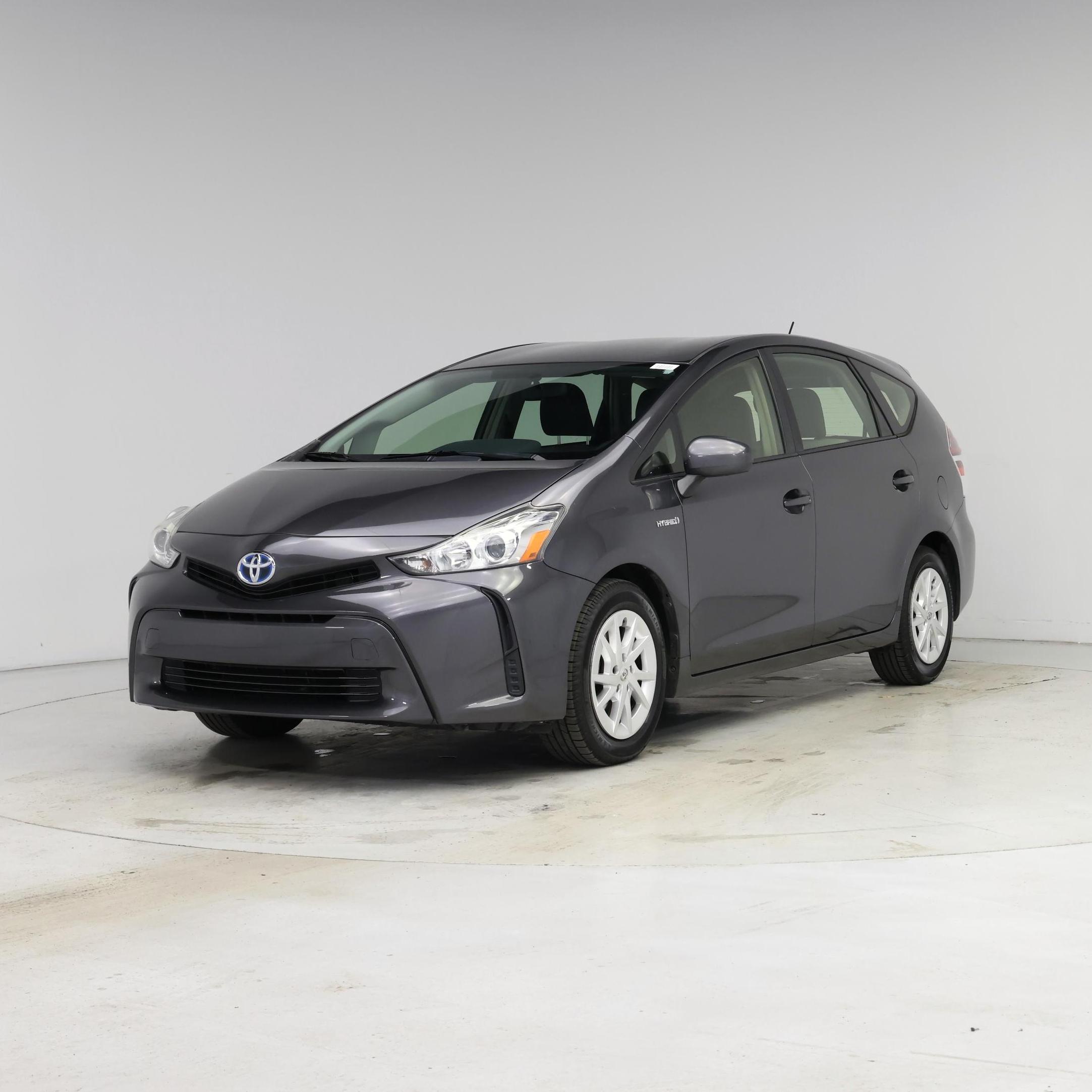 Thumbnail: 2015 Toyota Prius v - 4