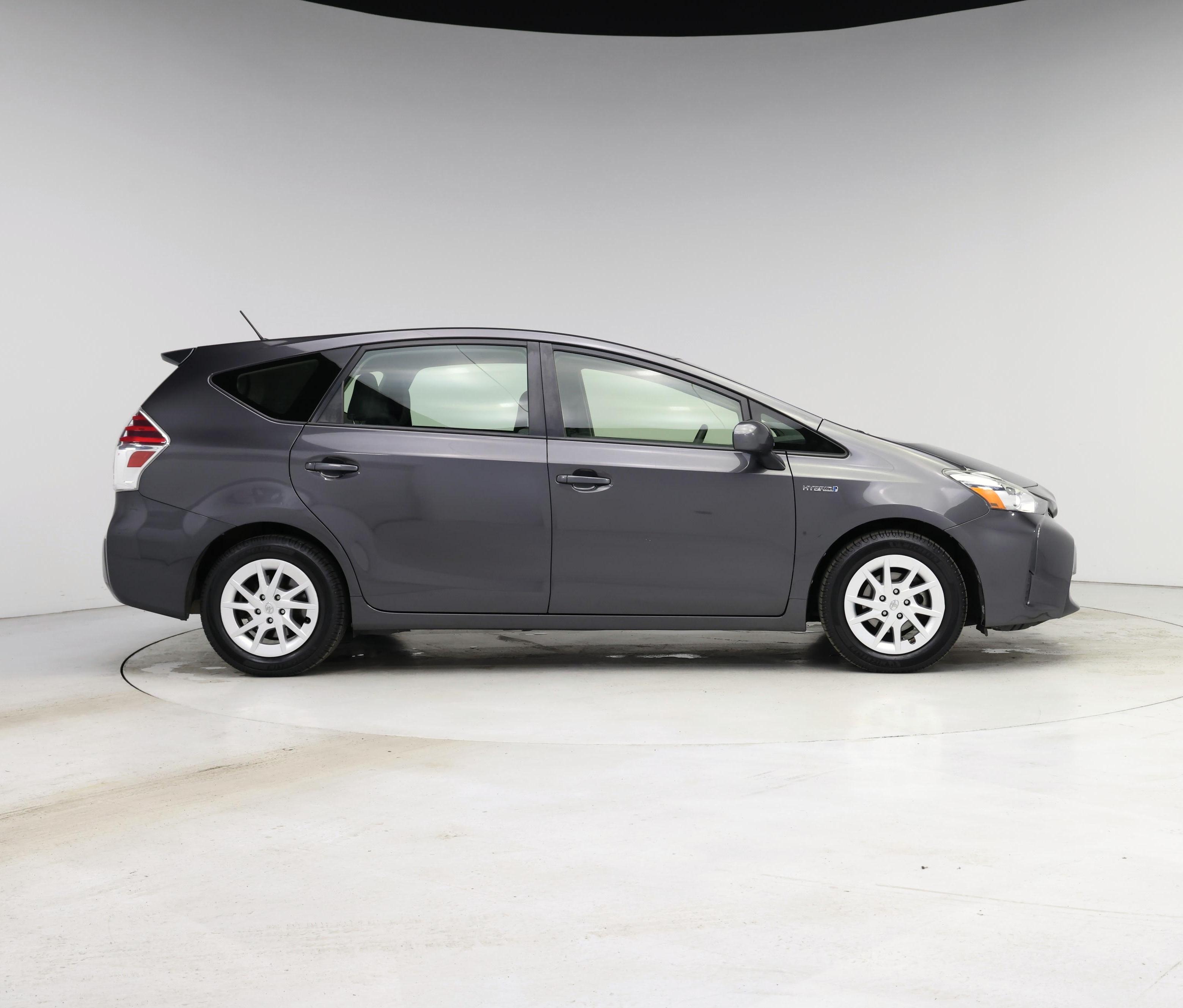 Thumbnail: 2015 Toyota Prius v - 7