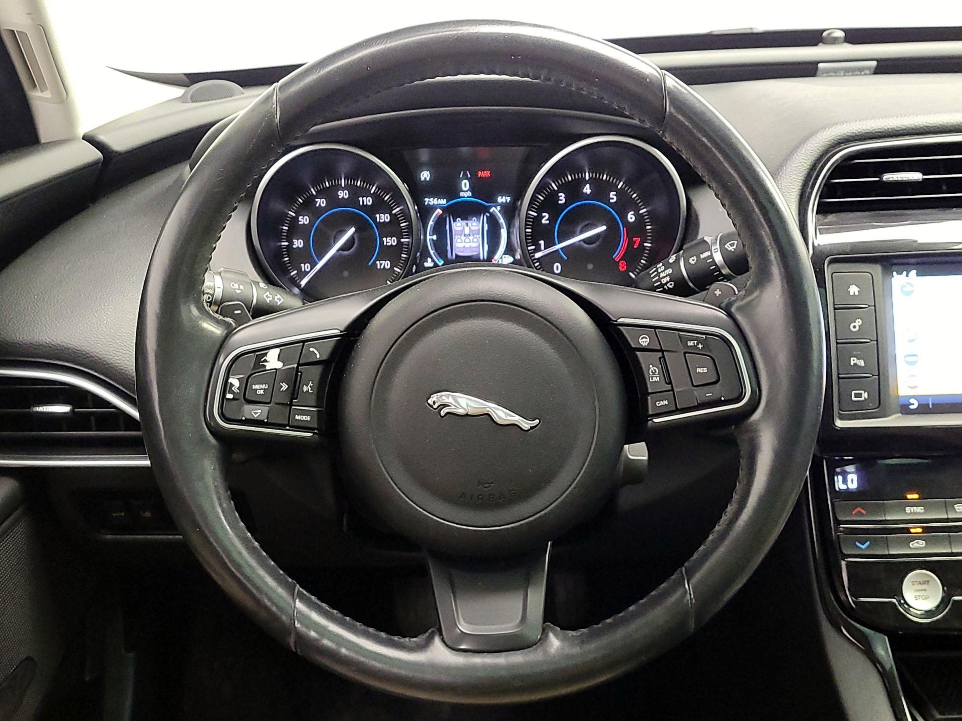 Thumbnail: 2018 Jaguar XE - 10