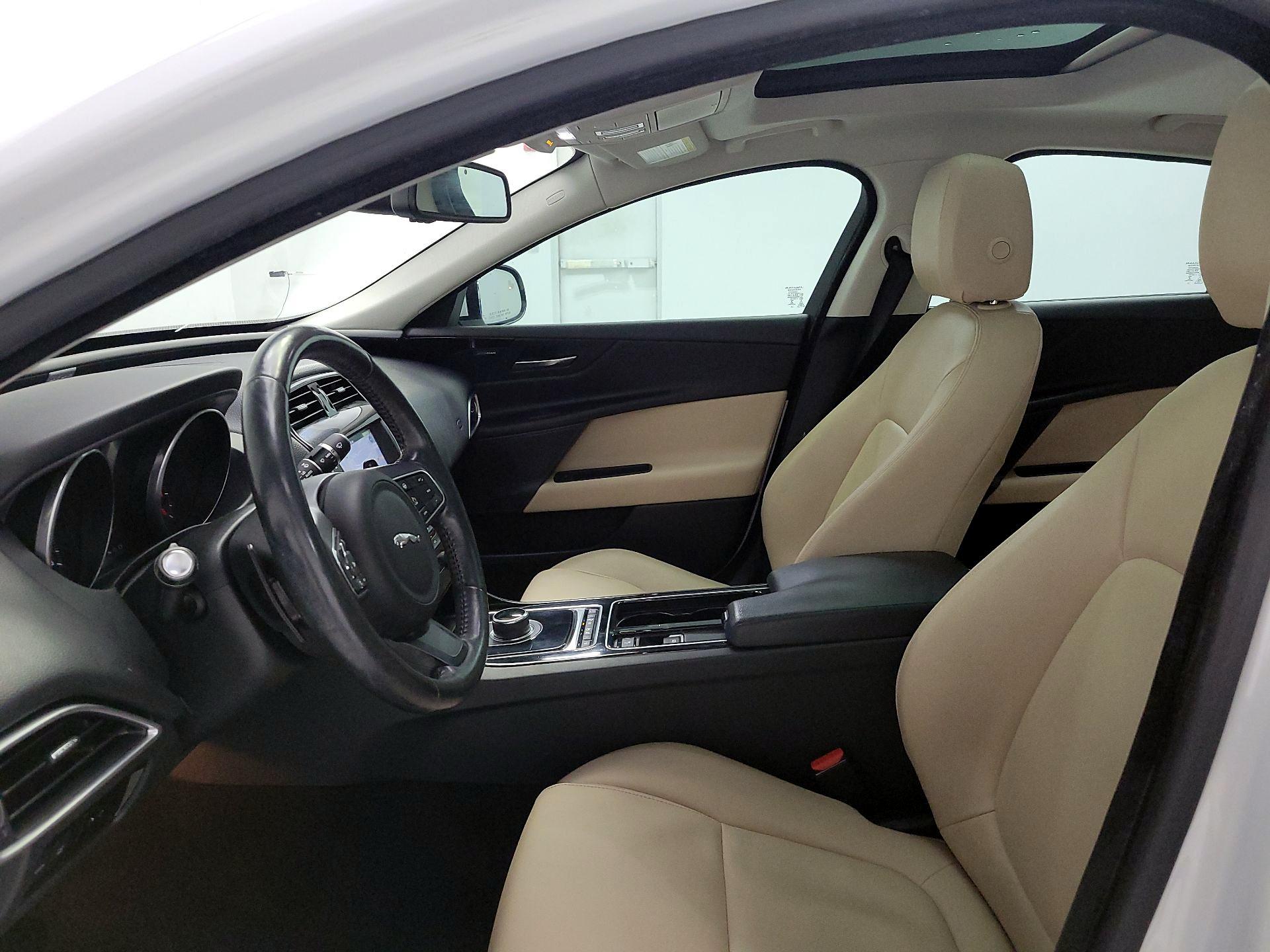 Thumbnail: 2018 Jaguar XE - 11