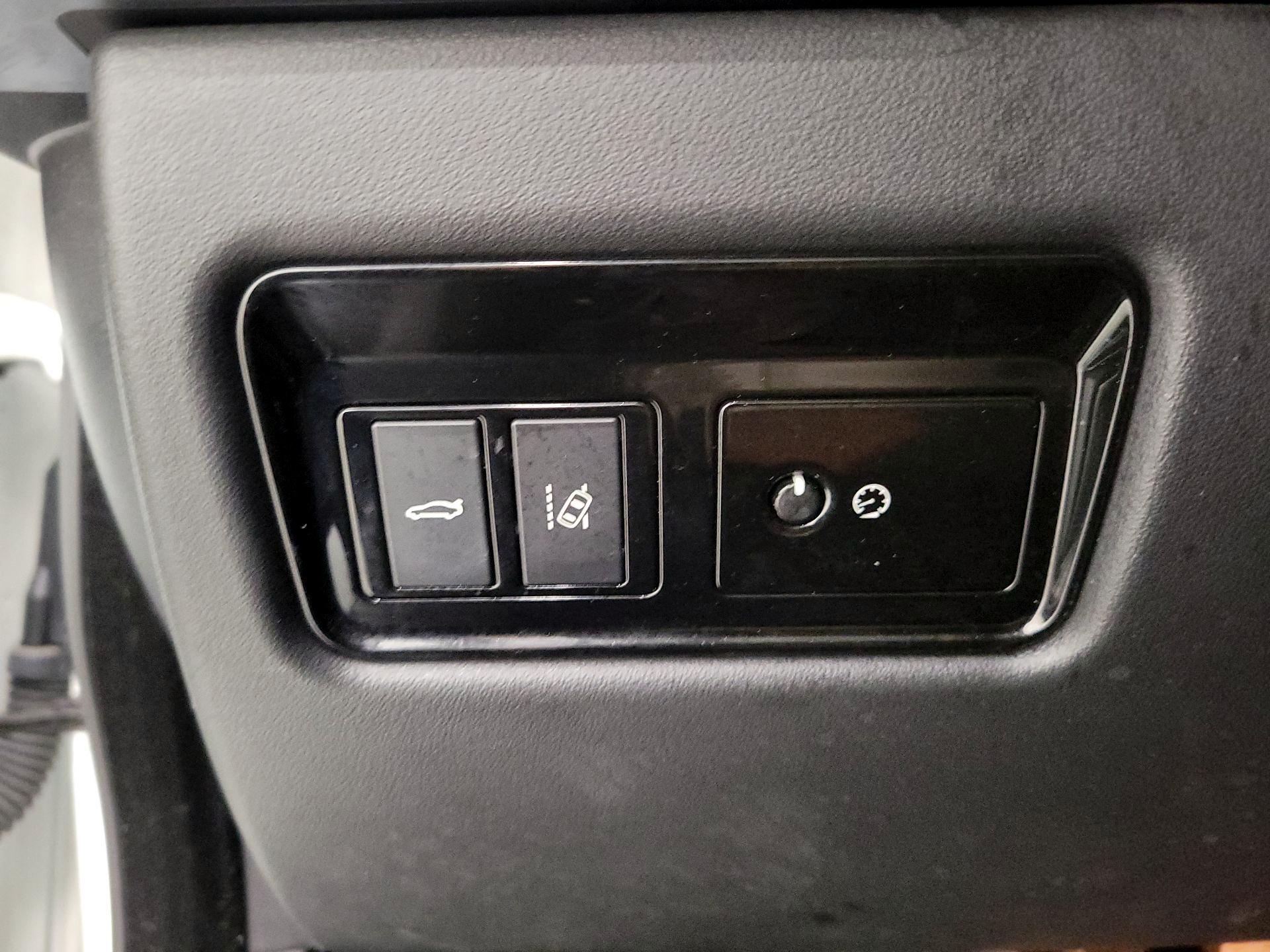 Thumbnail: 2018 Jaguar XE - 13