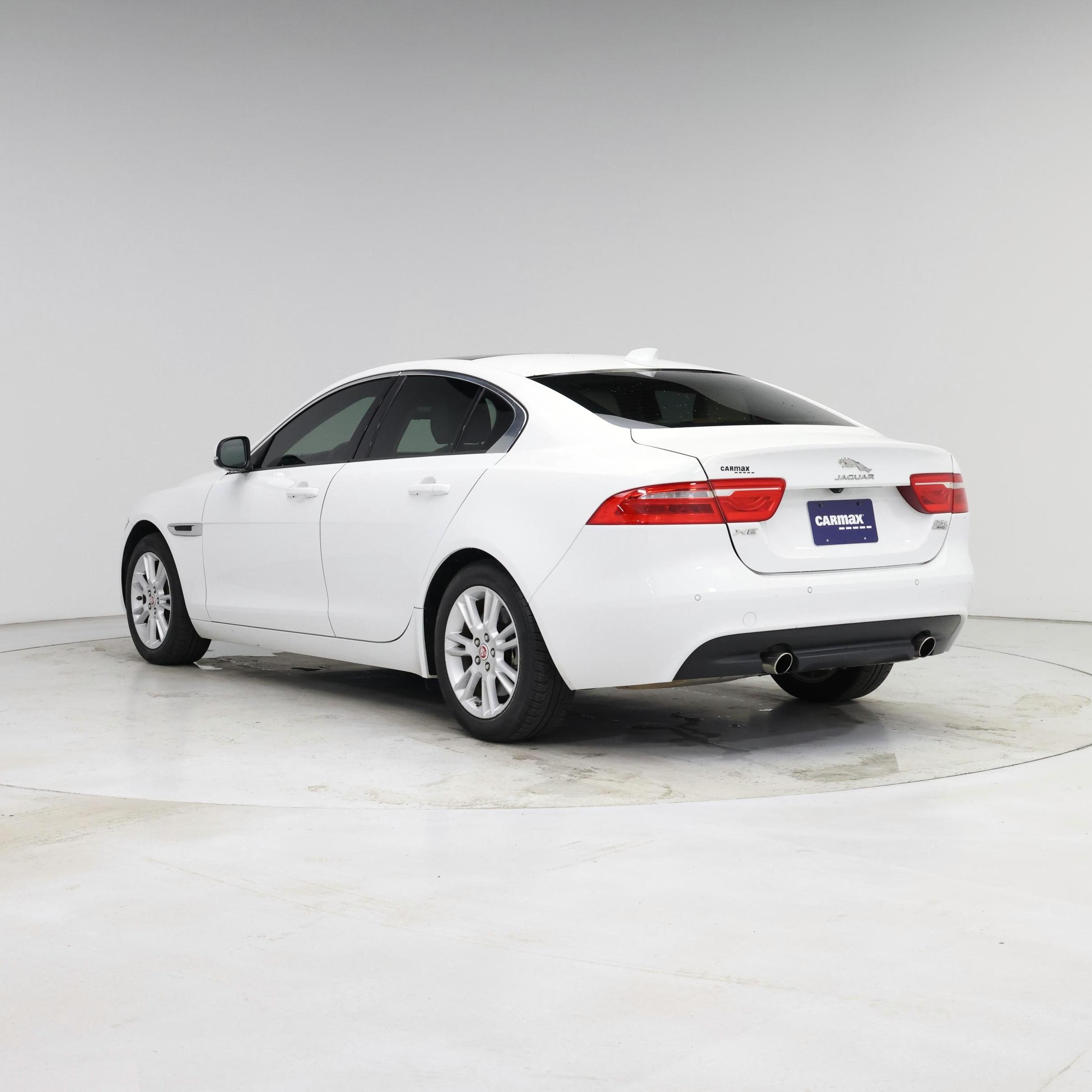 Thumbnail: 2018 Jaguar XE - 2