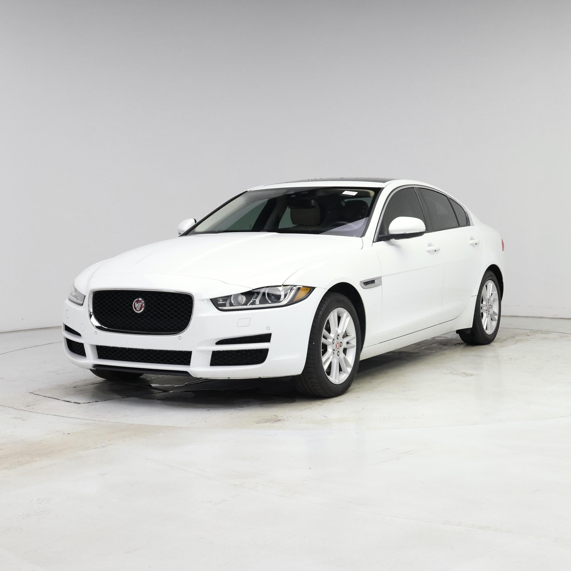 Thumbnail: 2018 Jaguar XE - 4