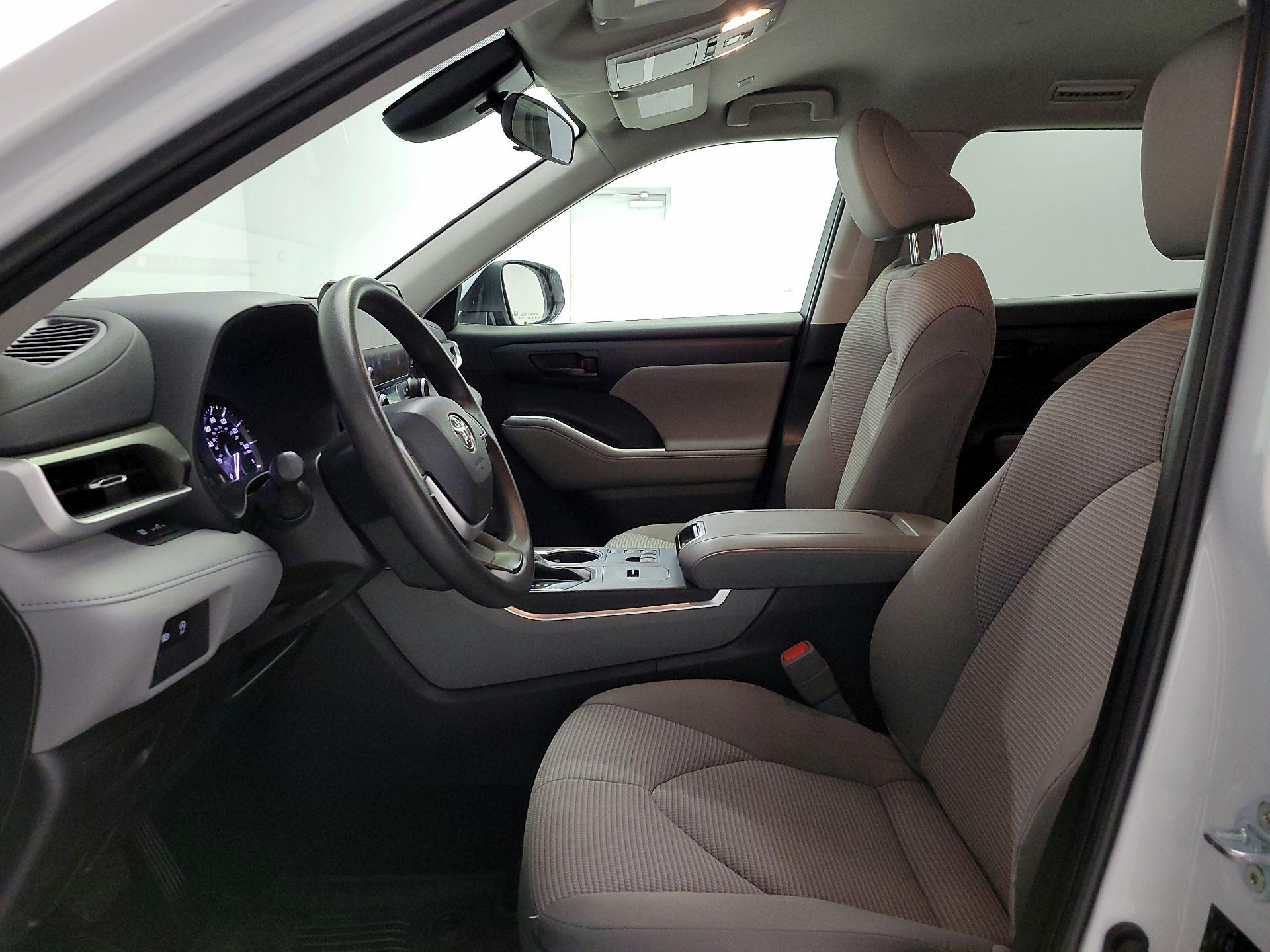 Thumbnail: 2023 Toyota Highlander - 11